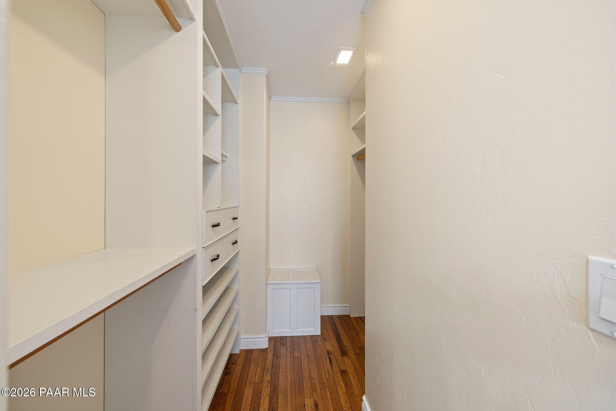 117 N Equestrian Way