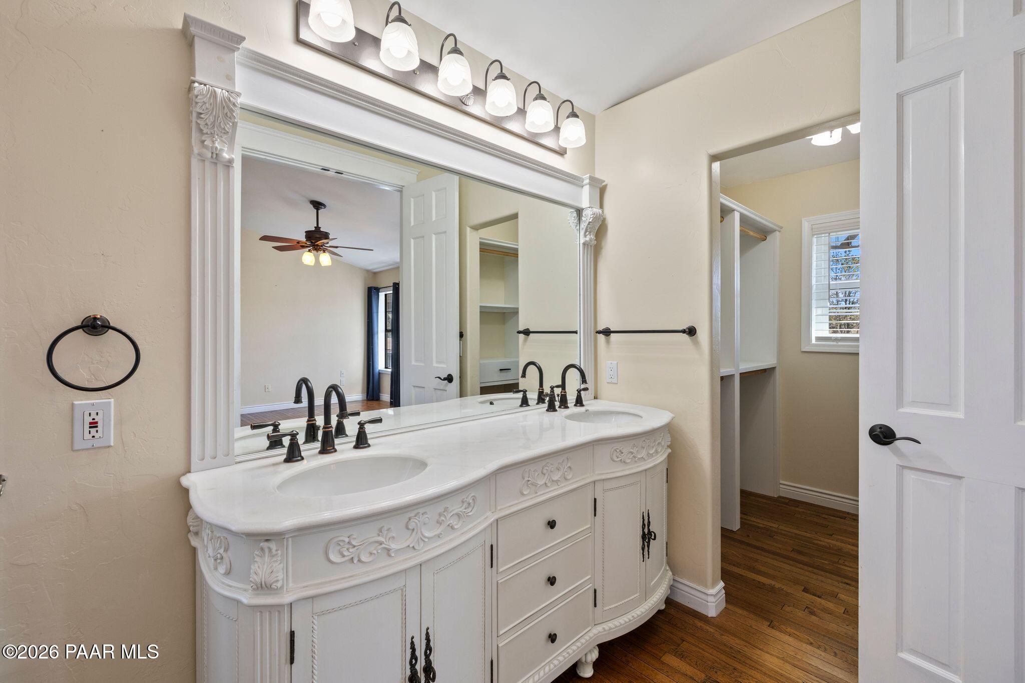 117 N Equestrian Way