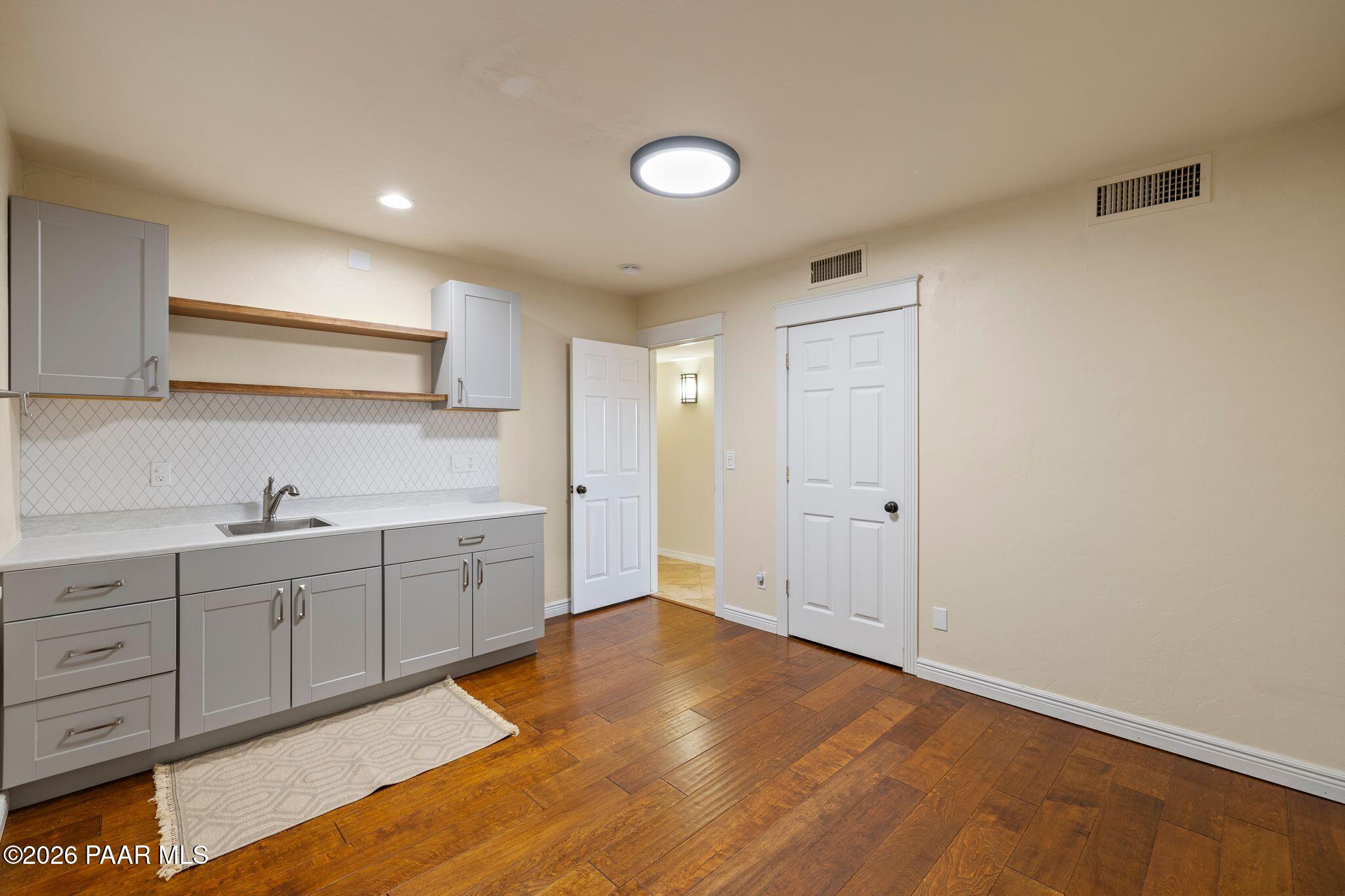 117 N Equestrian Way