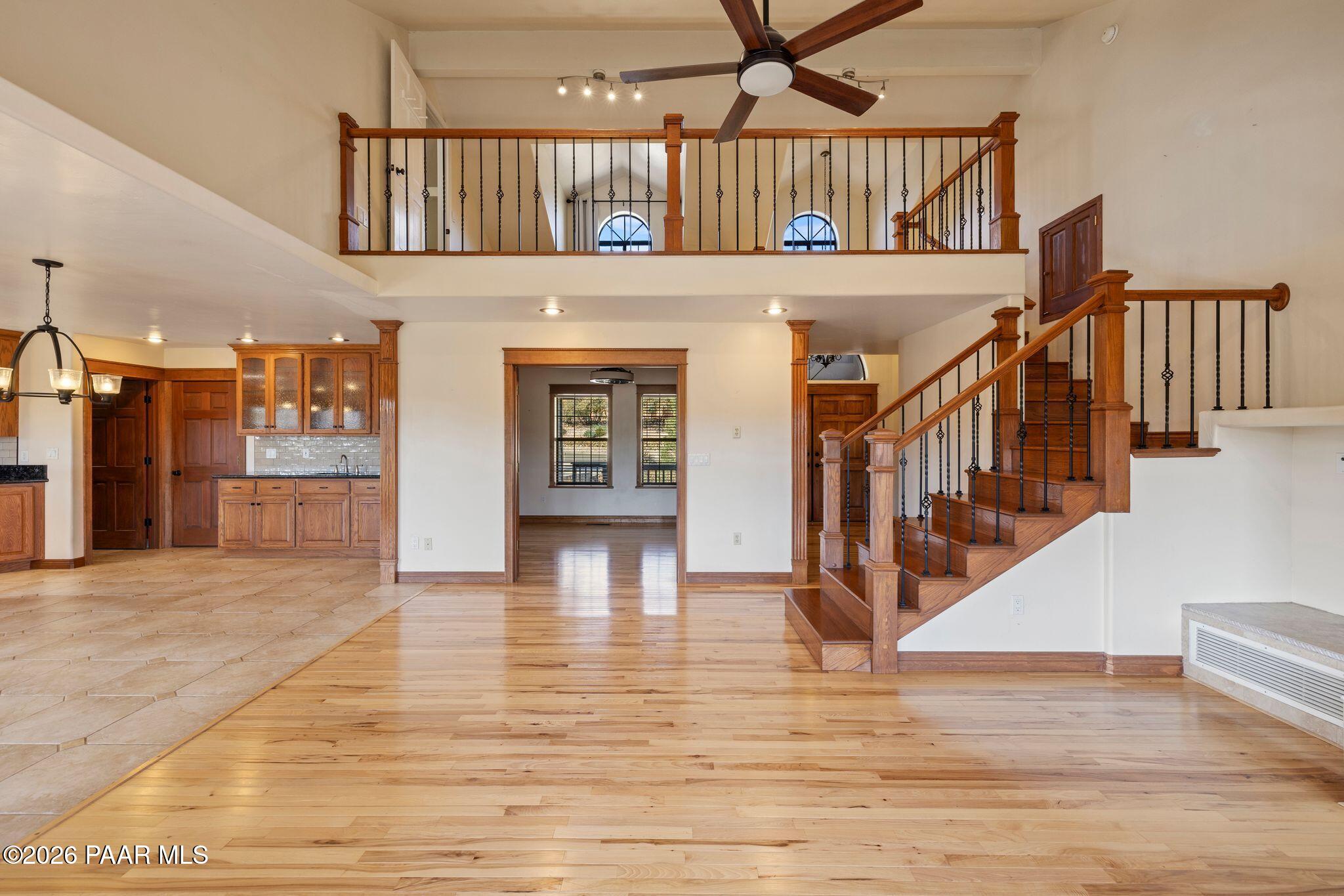 117 N Equestrian Way