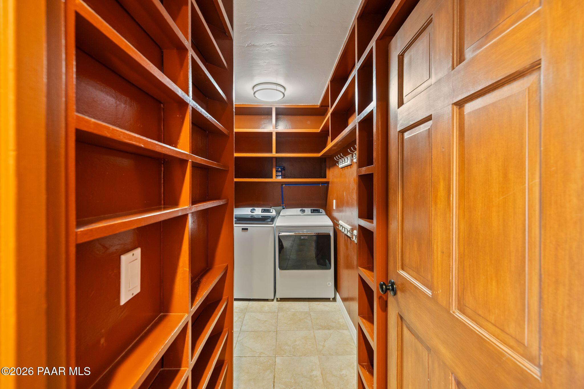 117 N Equestrian Way