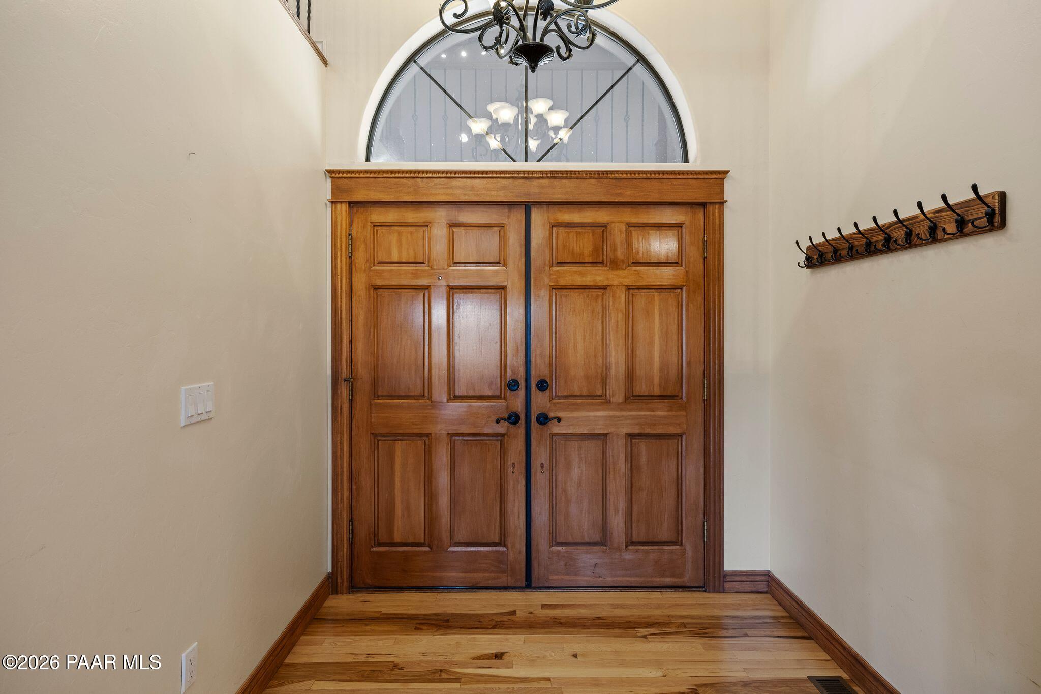 117 N Equestrian Way