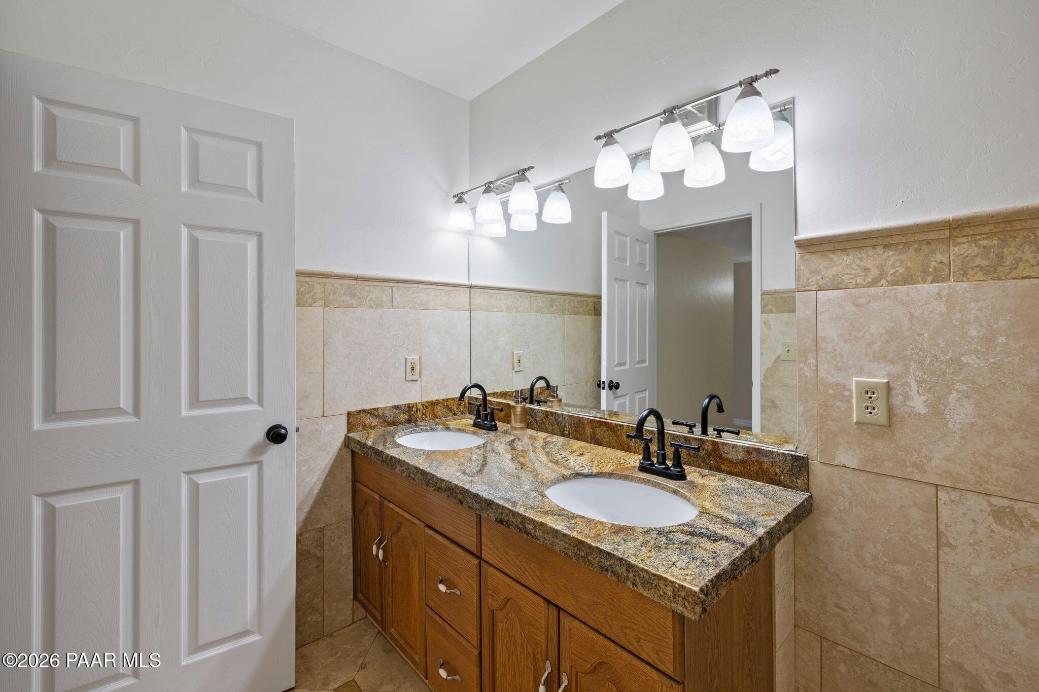 117 N Equestrian Way