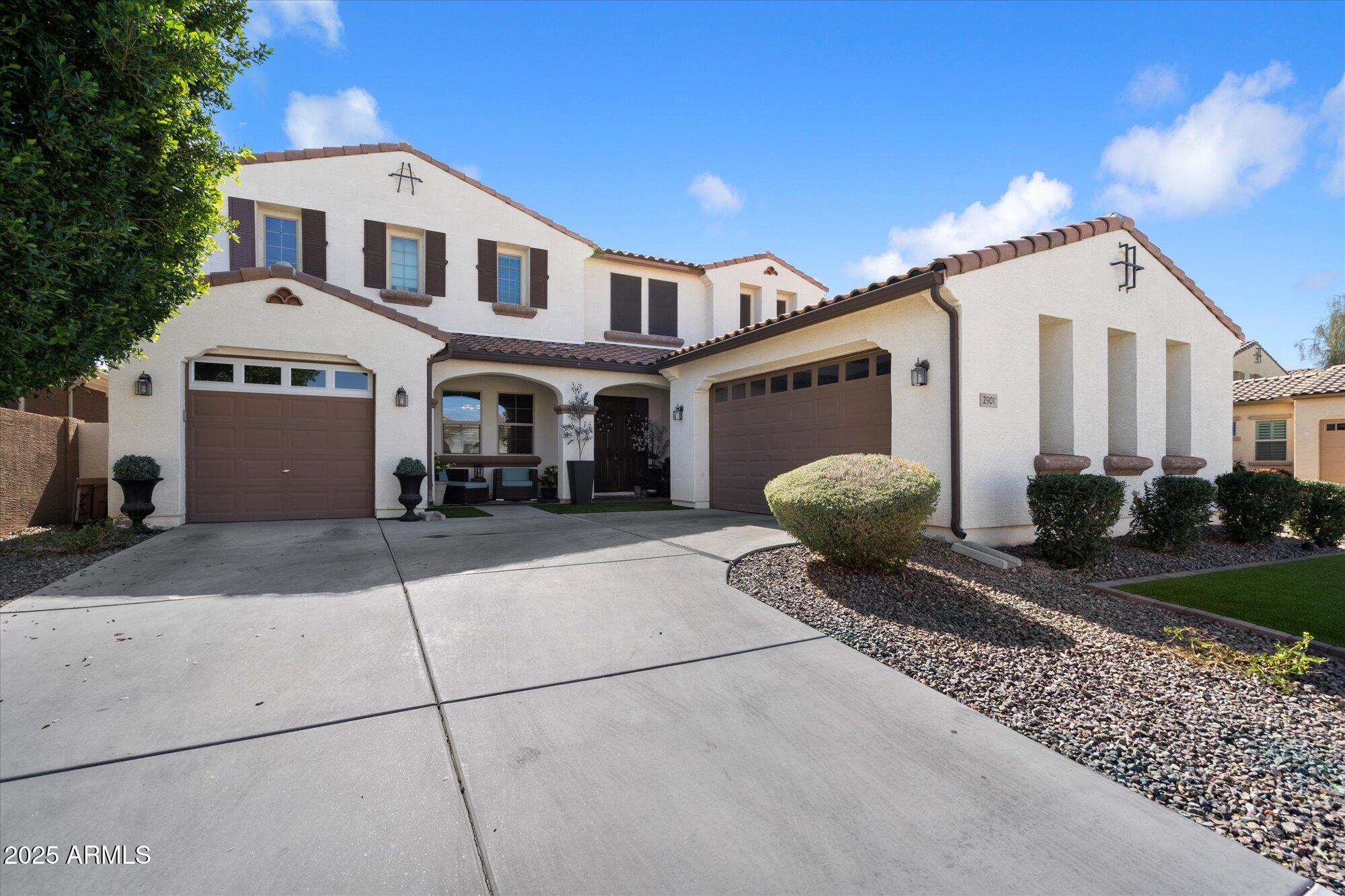 2901 E IRIS Drive