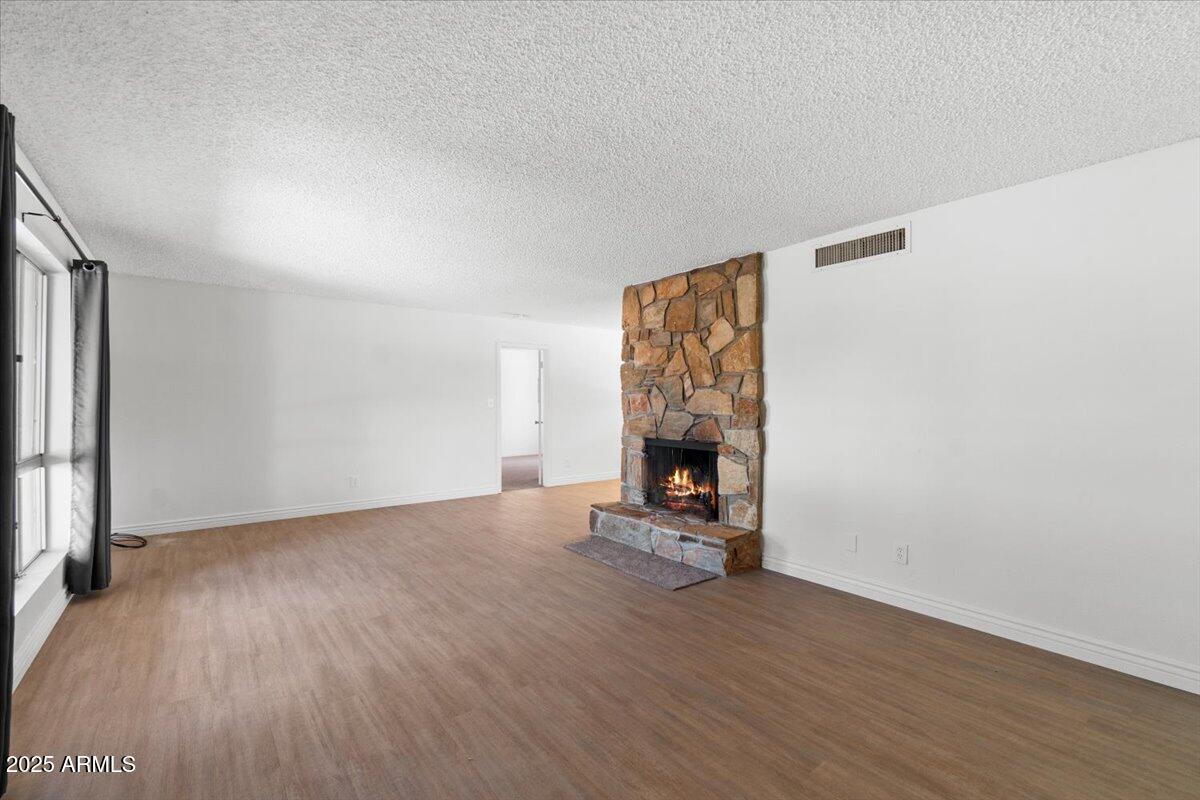2231 E LINCOLN Circle