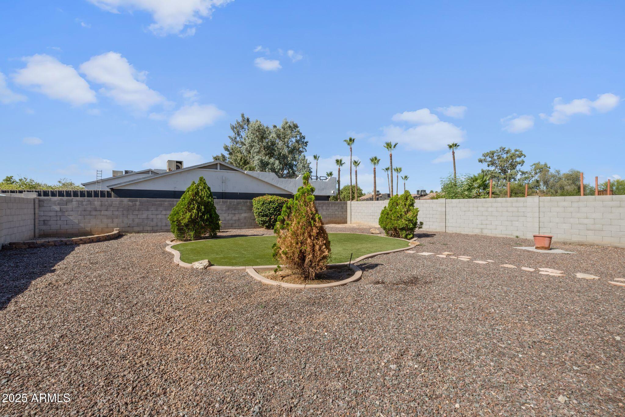 2119 E PHELPS Road
