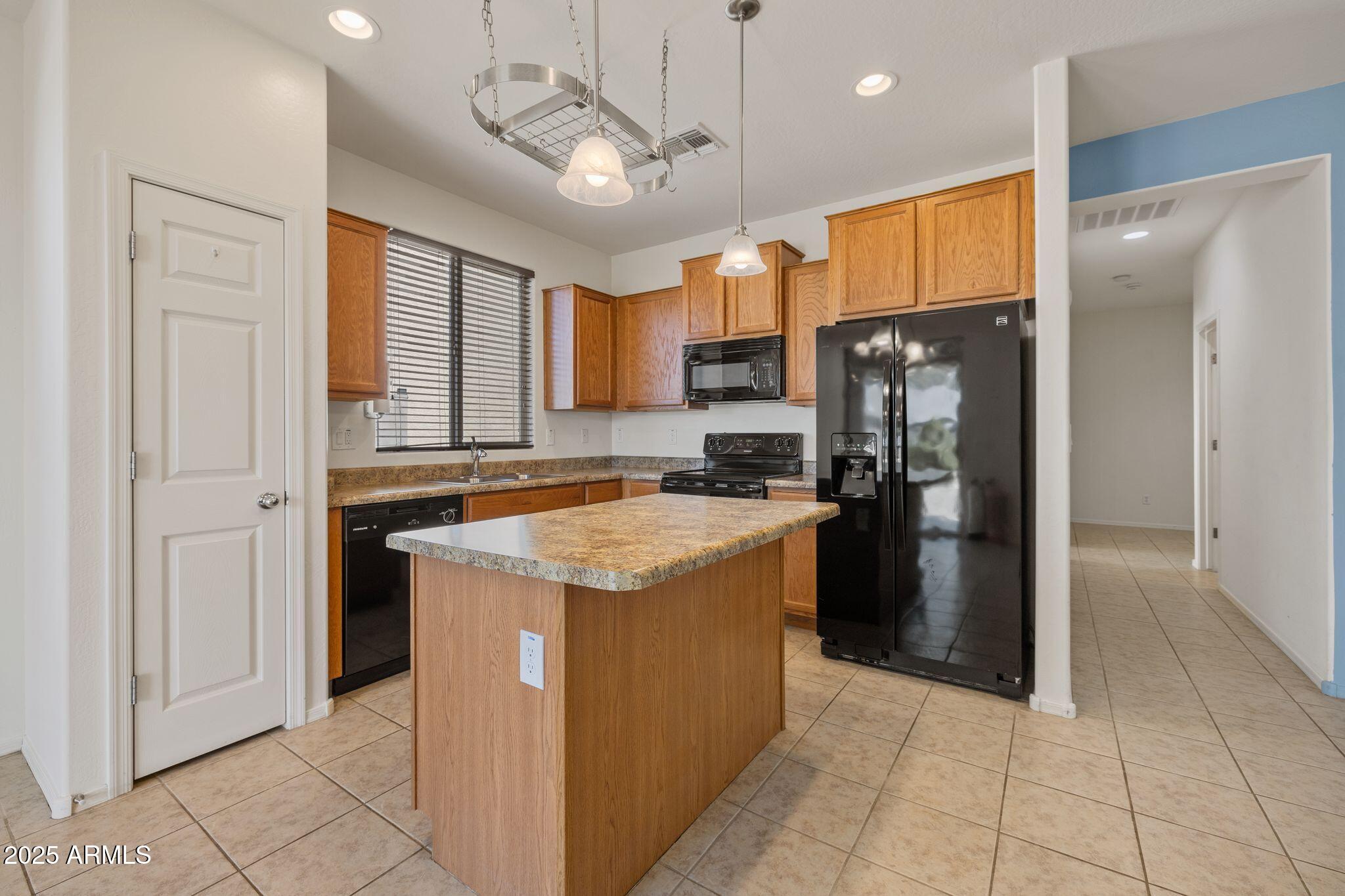 2119 E PHELPS Road