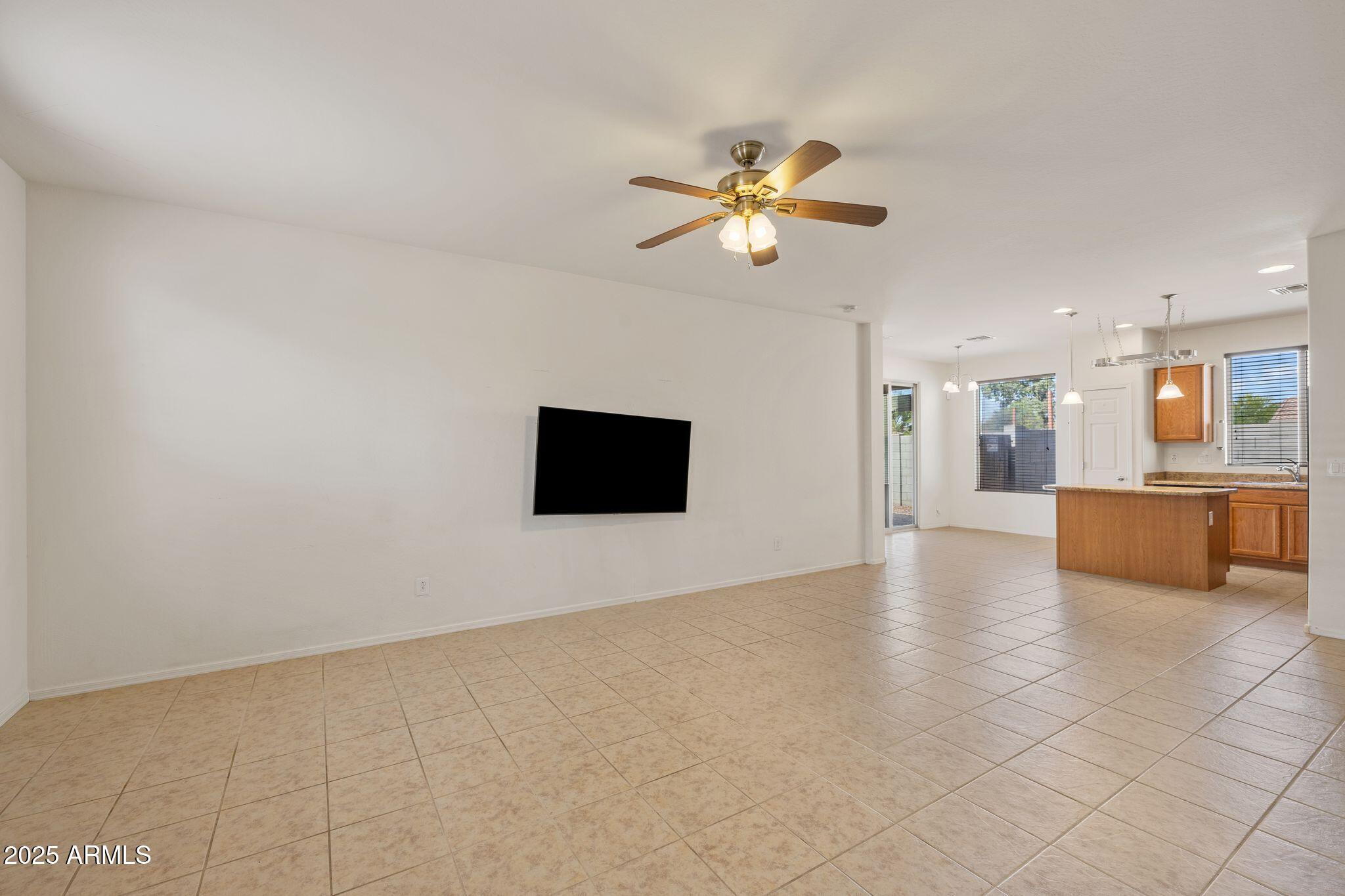 2119 E PHELPS Road
