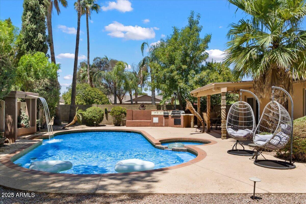 5909 E MARILYN Road