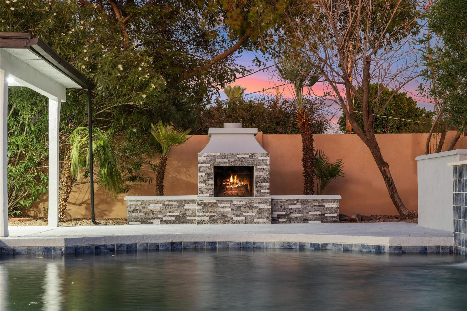 8525 E Clarendon Avenue