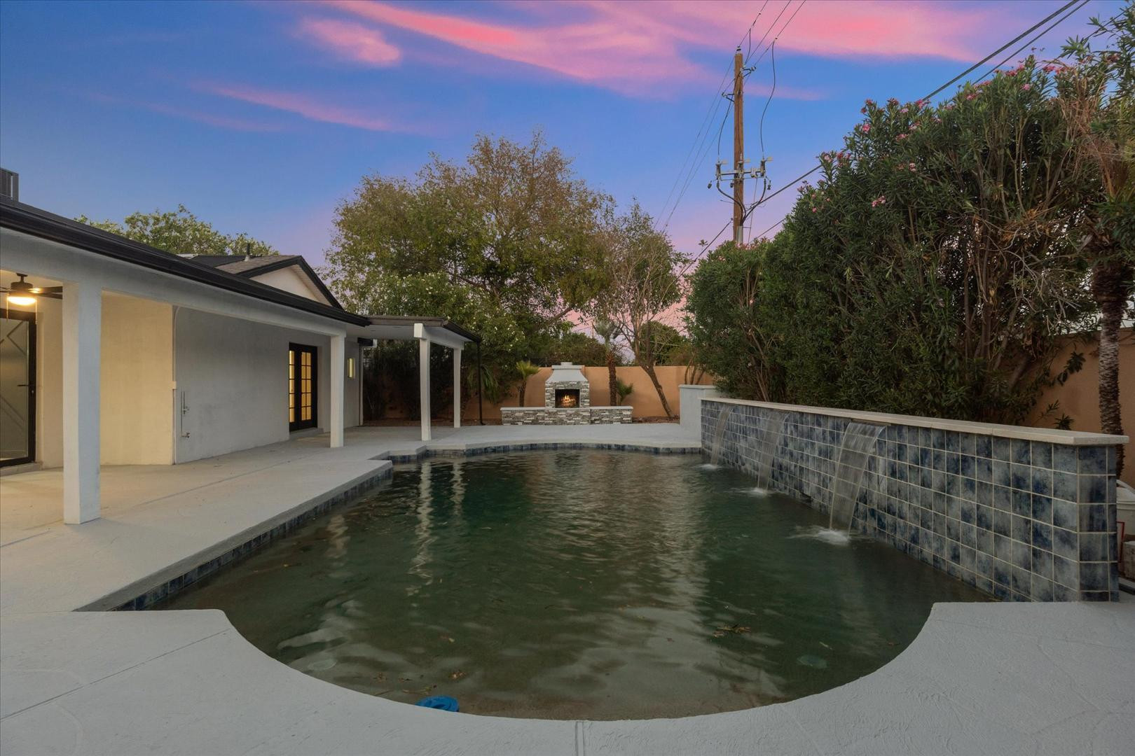 8525 E Clarendon Avenue