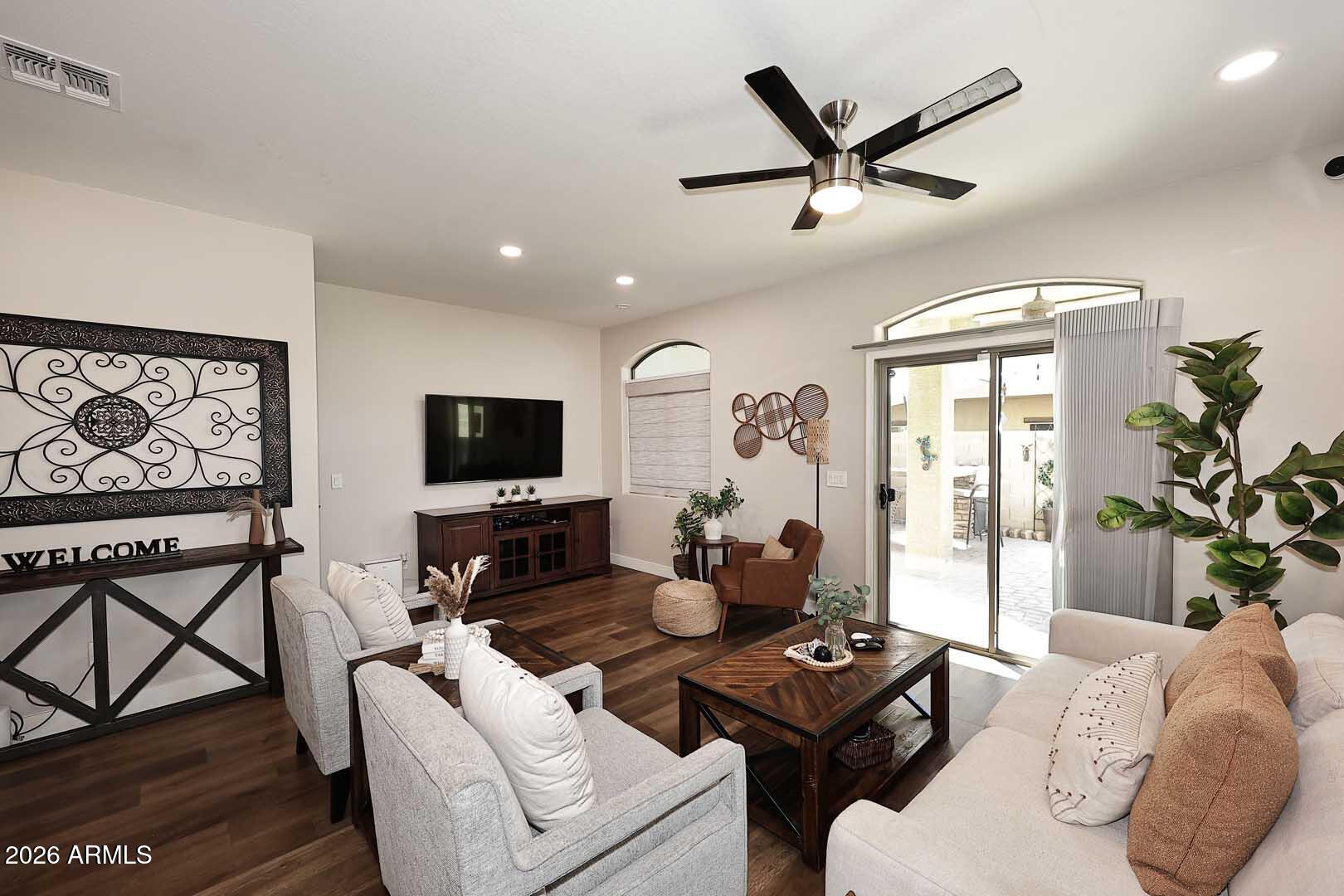 2725 E MINE CREEK Road 1146