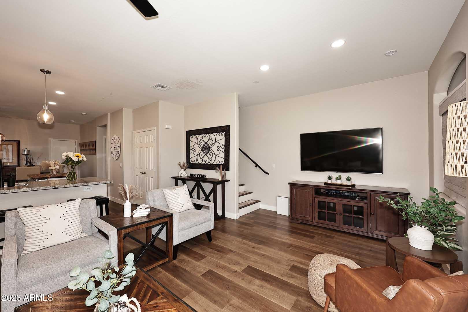 2725 E MINE CREEK Road 1146