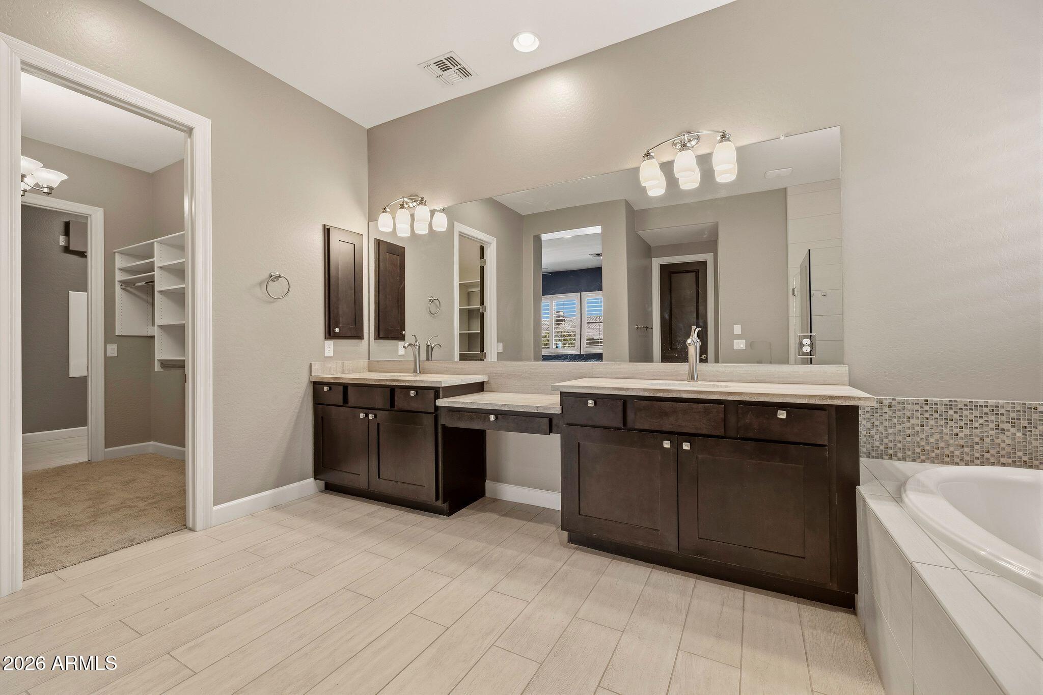 5519 E WINDSTONE Trail