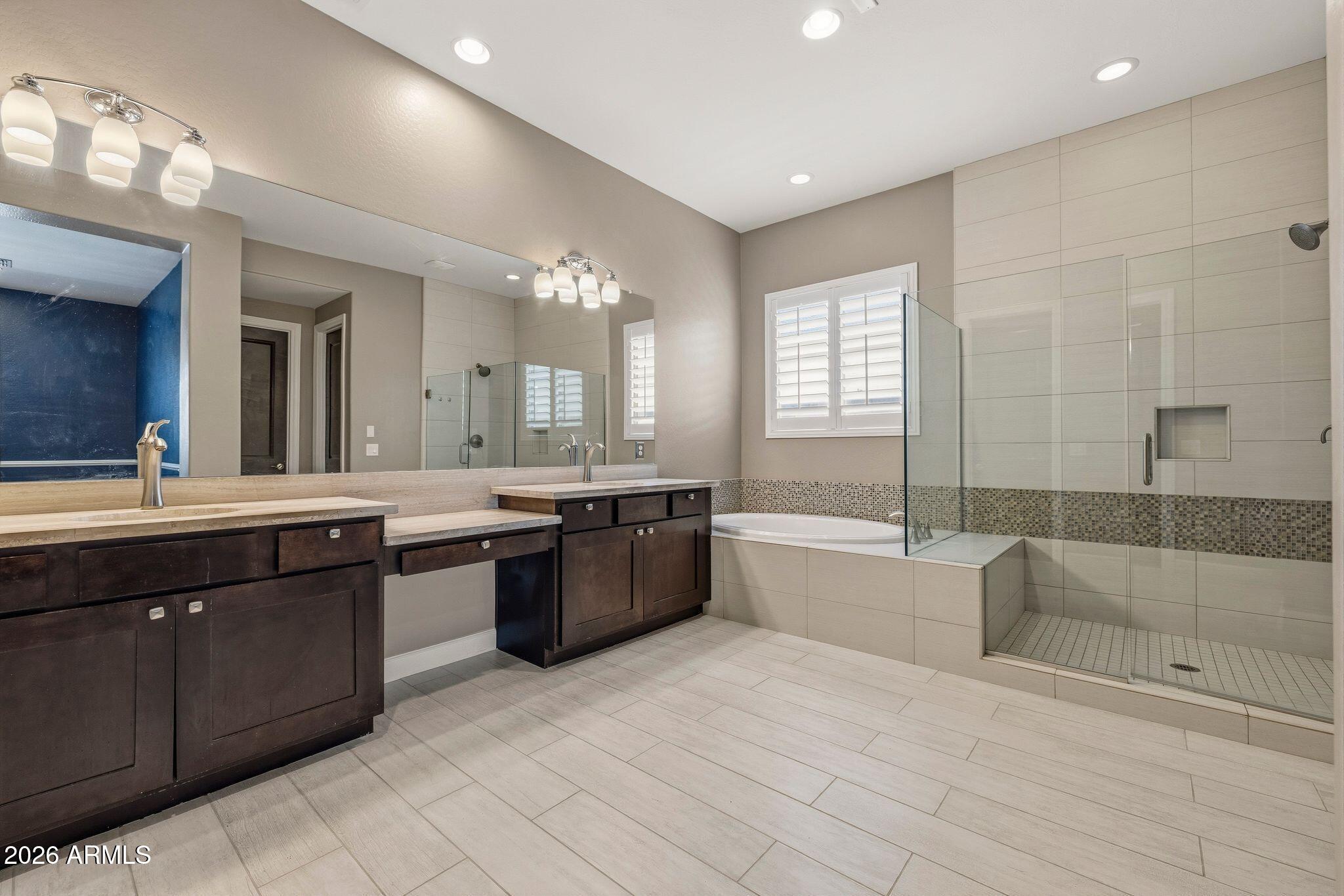 5519 E WINDSTONE Trail