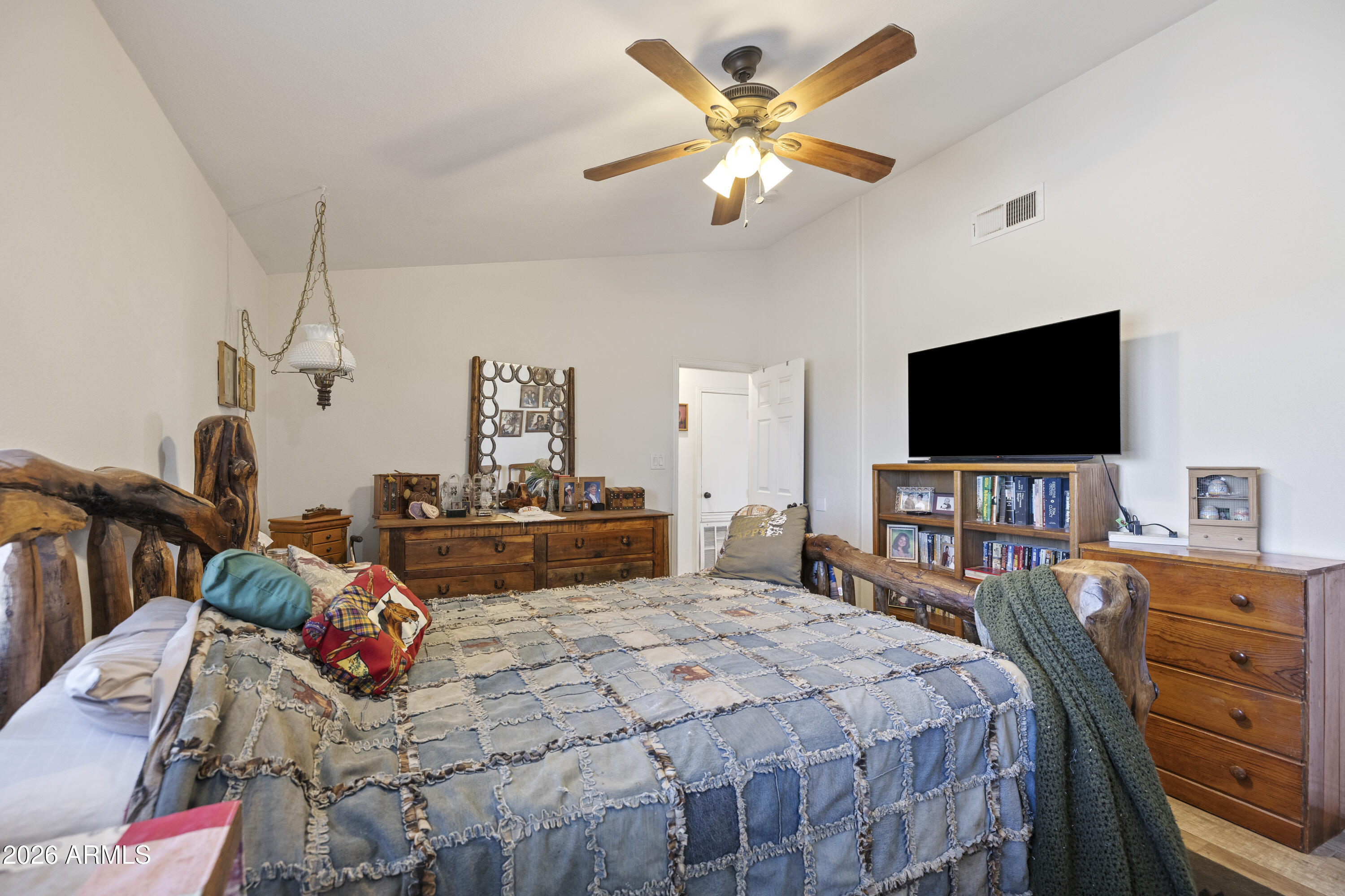 7101 E MARK Lane