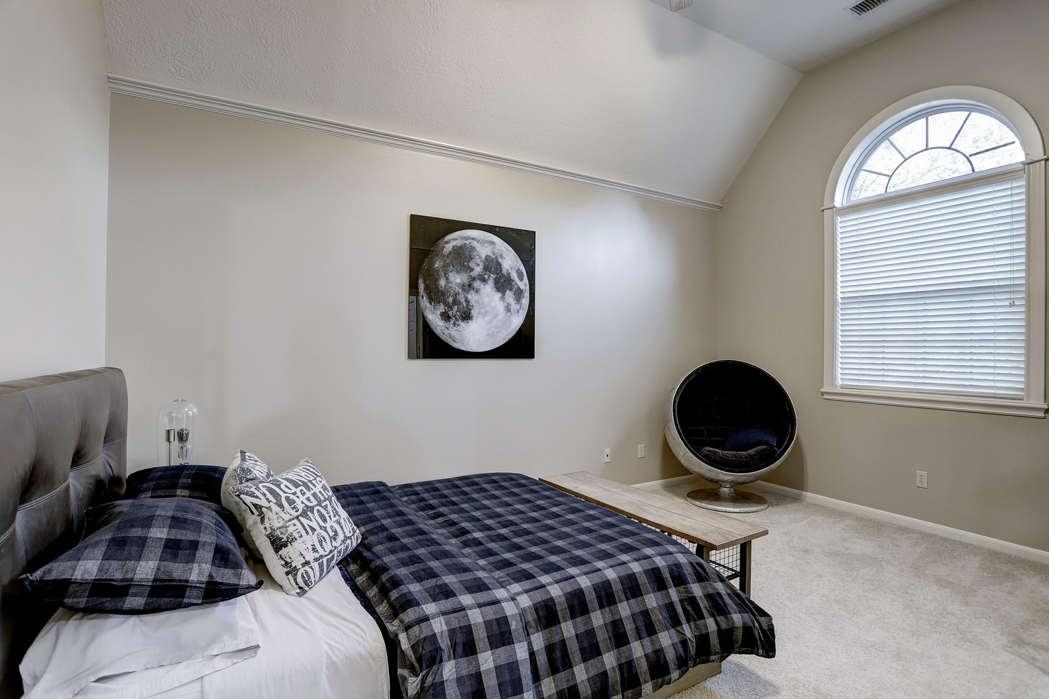 127 E Bracebridge Circle