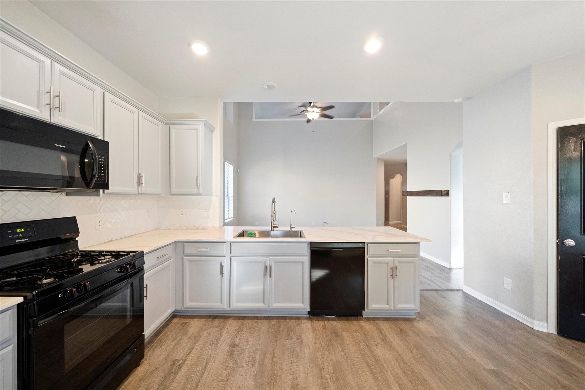 6161 White Oak Leaf Loop