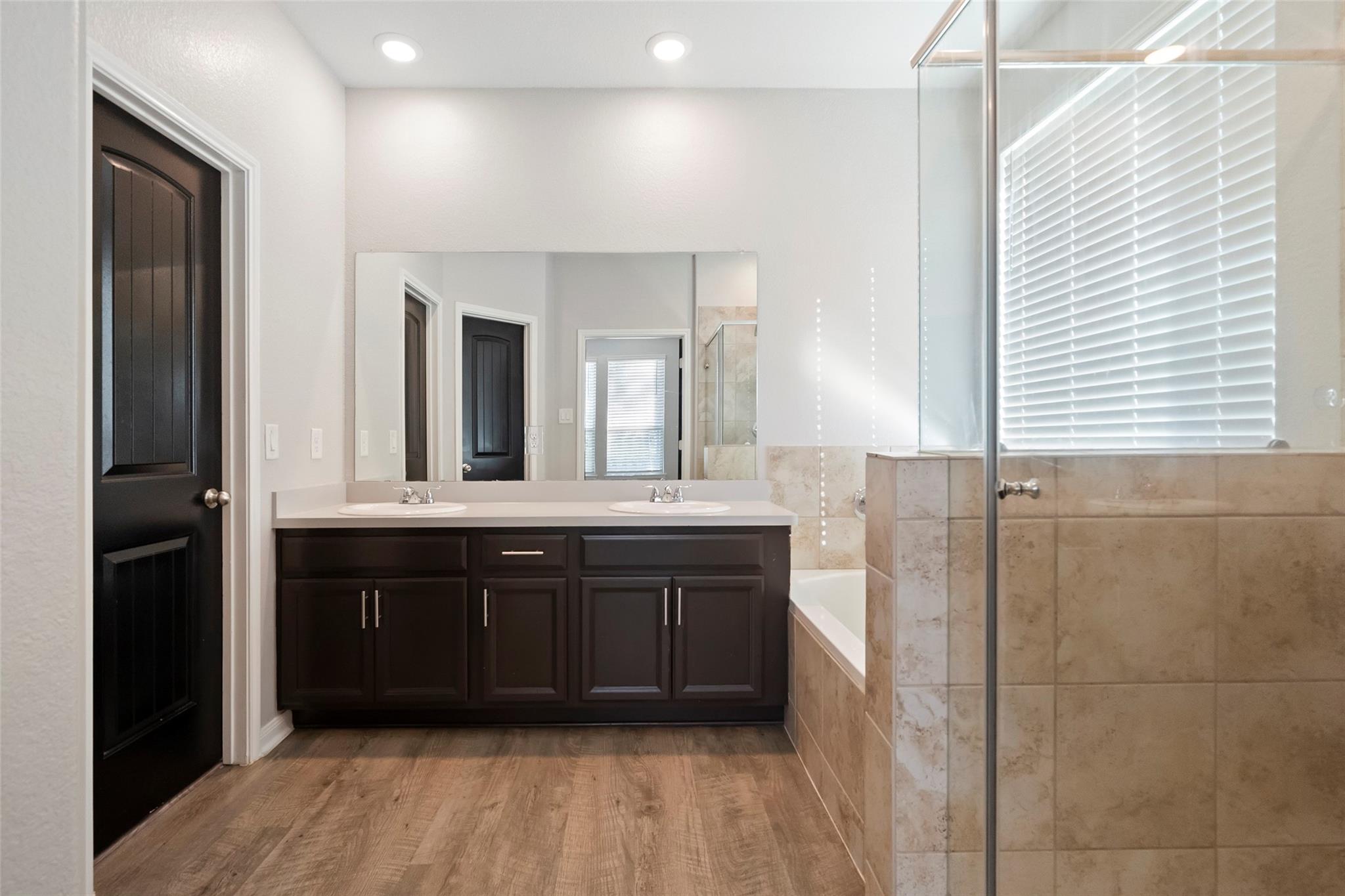 6161 White Oak Leaf Loop