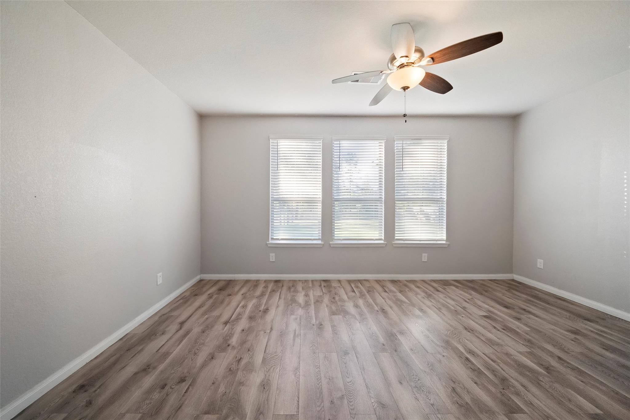 6161 White Oak Leaf Loop