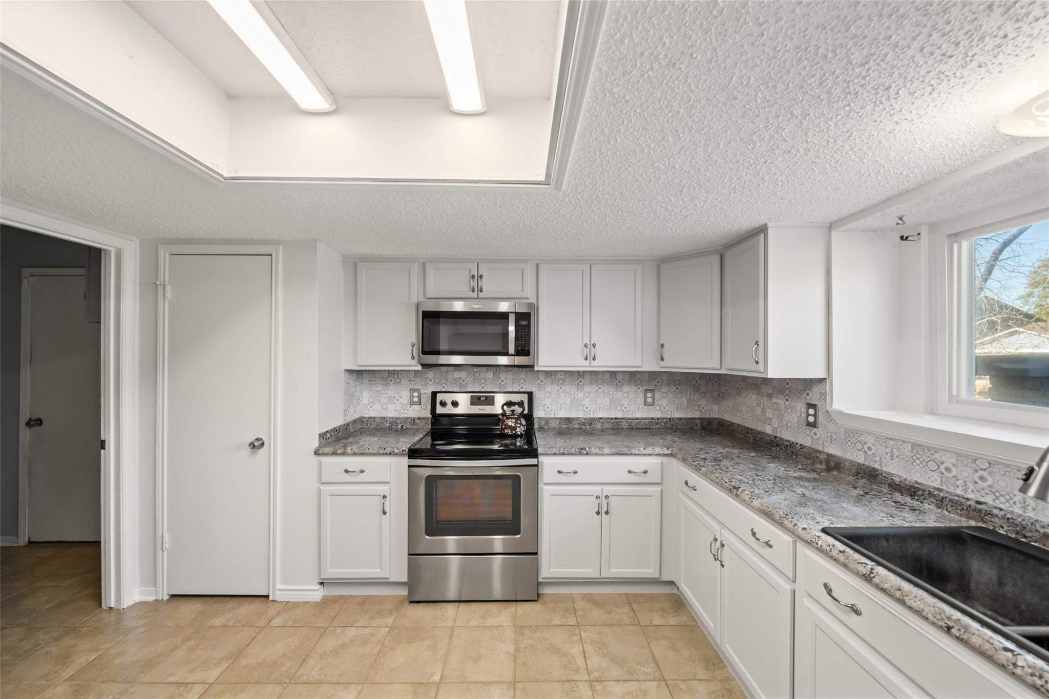 6930 Maple Fox Drive