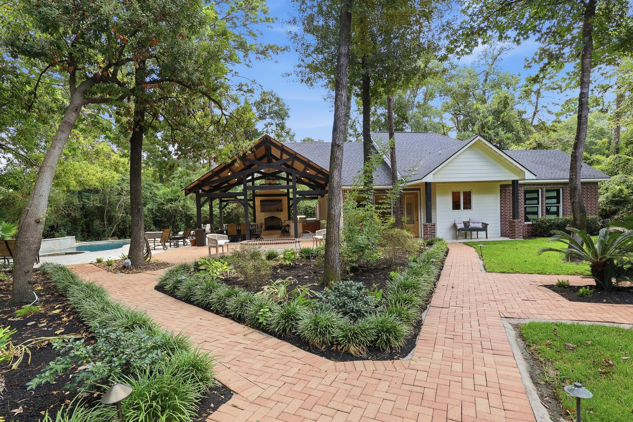 7 Pastoral Pond Circle