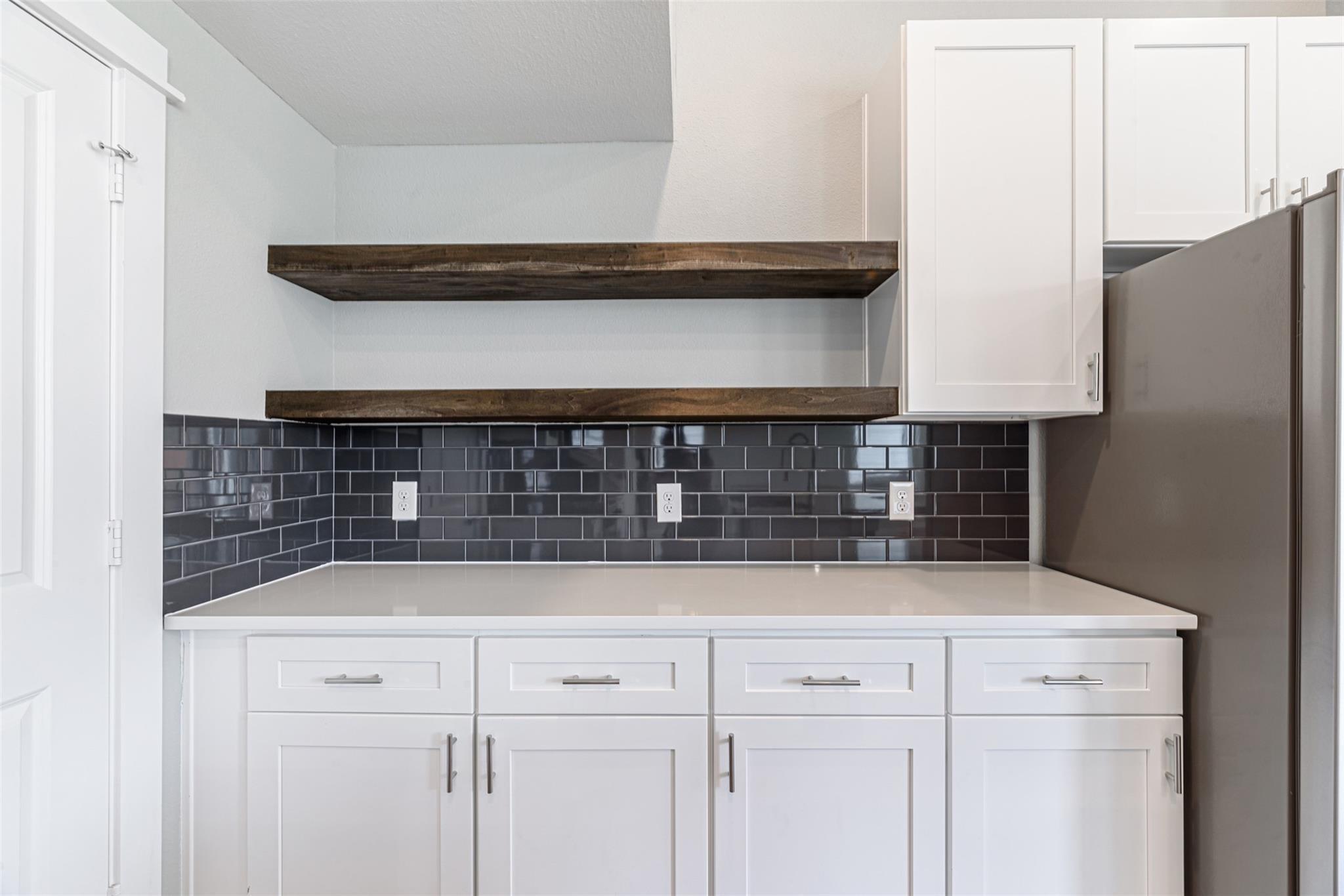 6725 Parker Oaks Lane