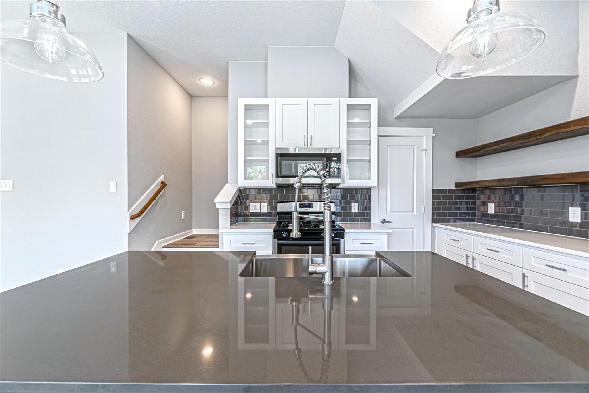 6725 Parker Oaks Lane