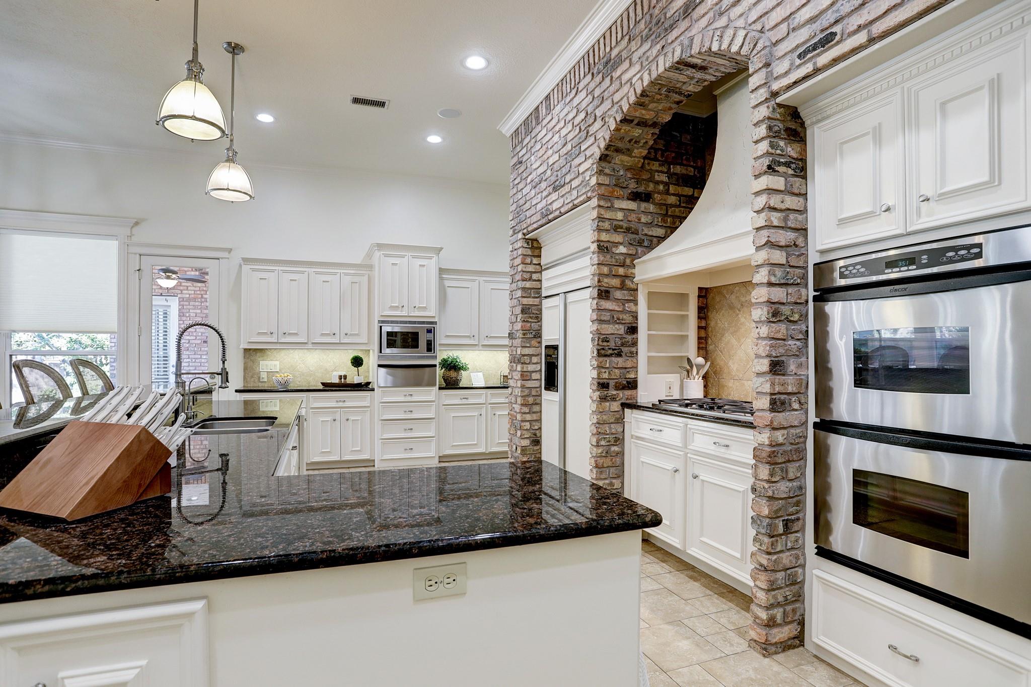 127 E Bracebridge Circle