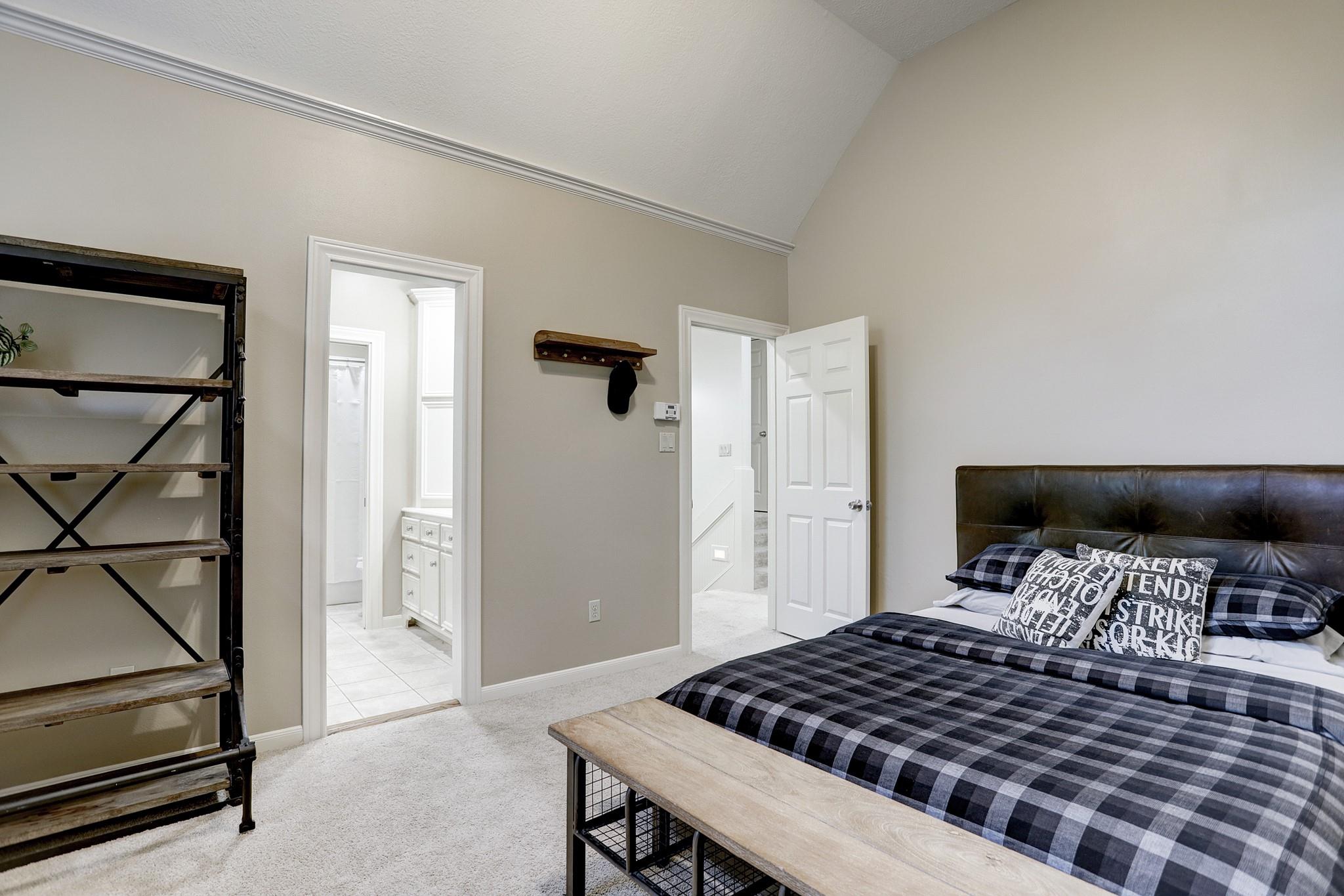 127 E Bracebridge Circle