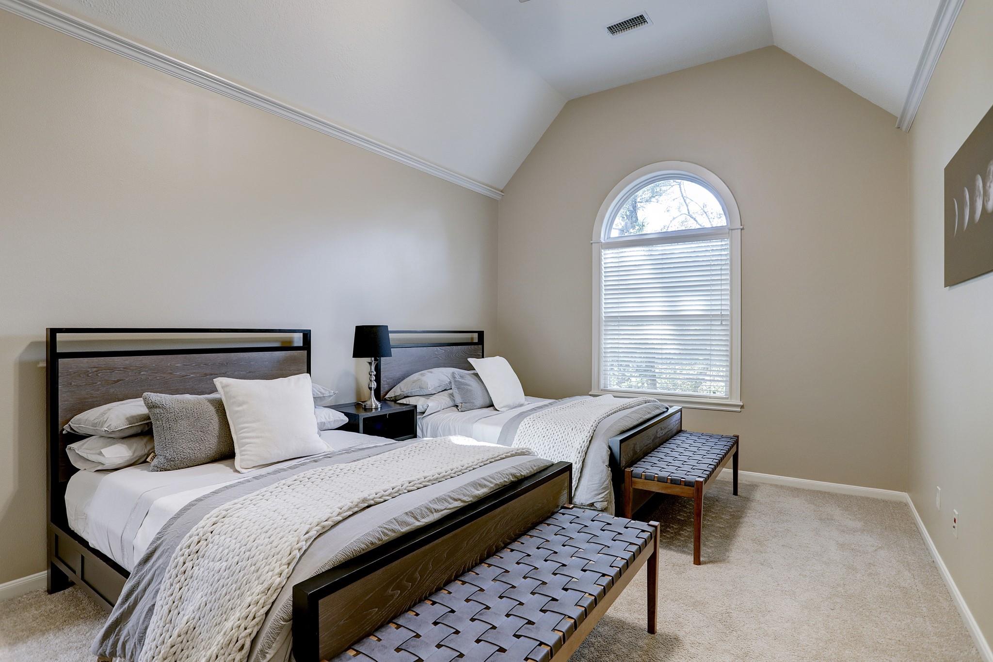 127 E Bracebridge Circle
