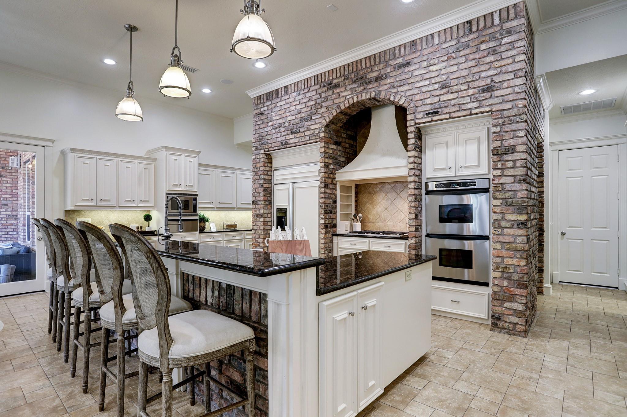 127 E Bracebridge Circle