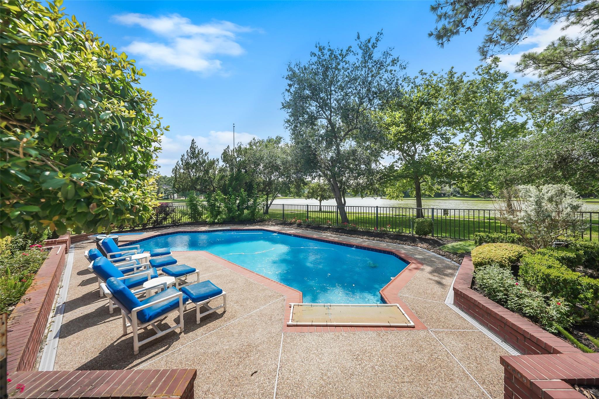 5607 Walnut Point Drive