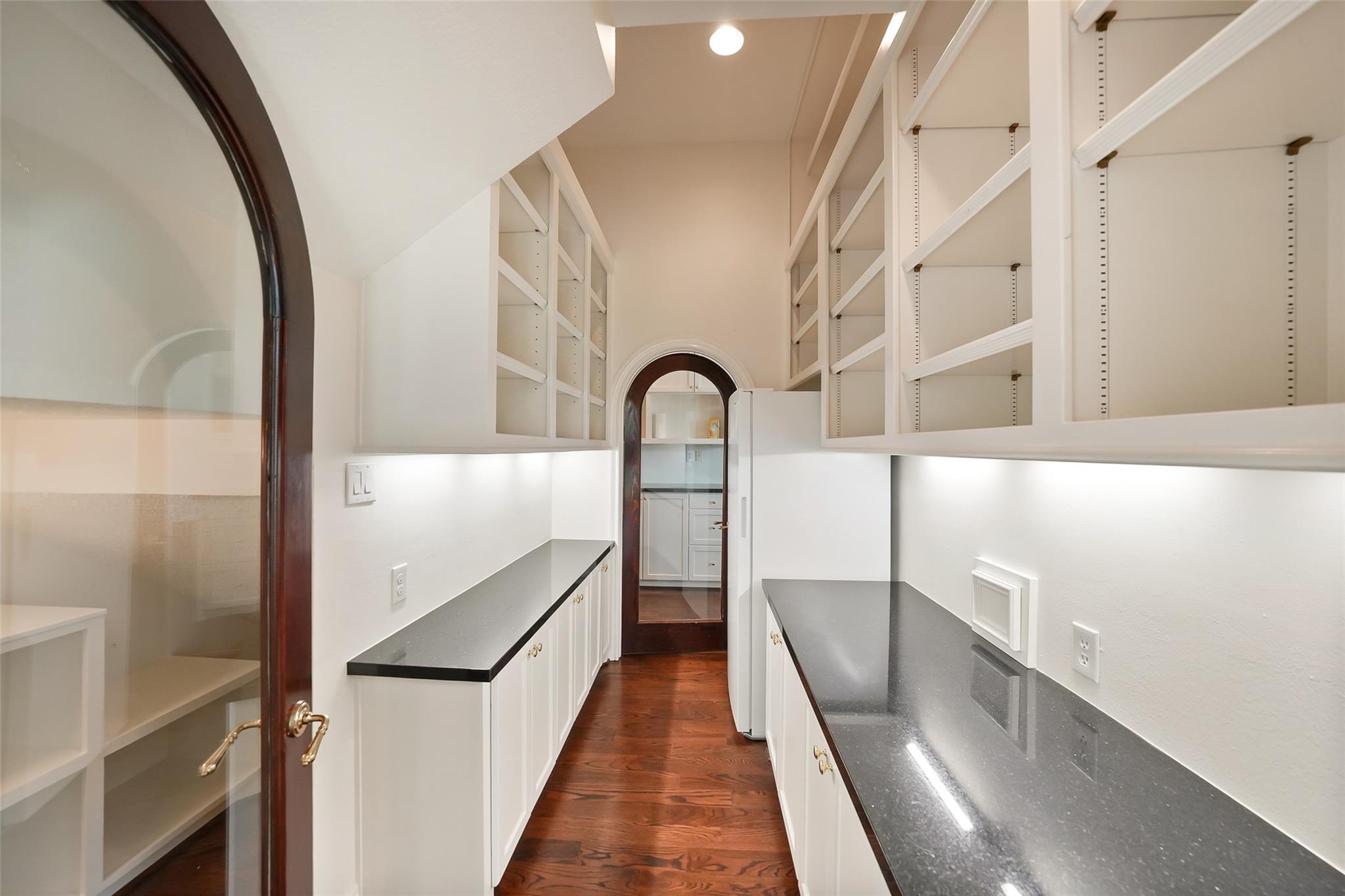 5607 Walnut Point Drive