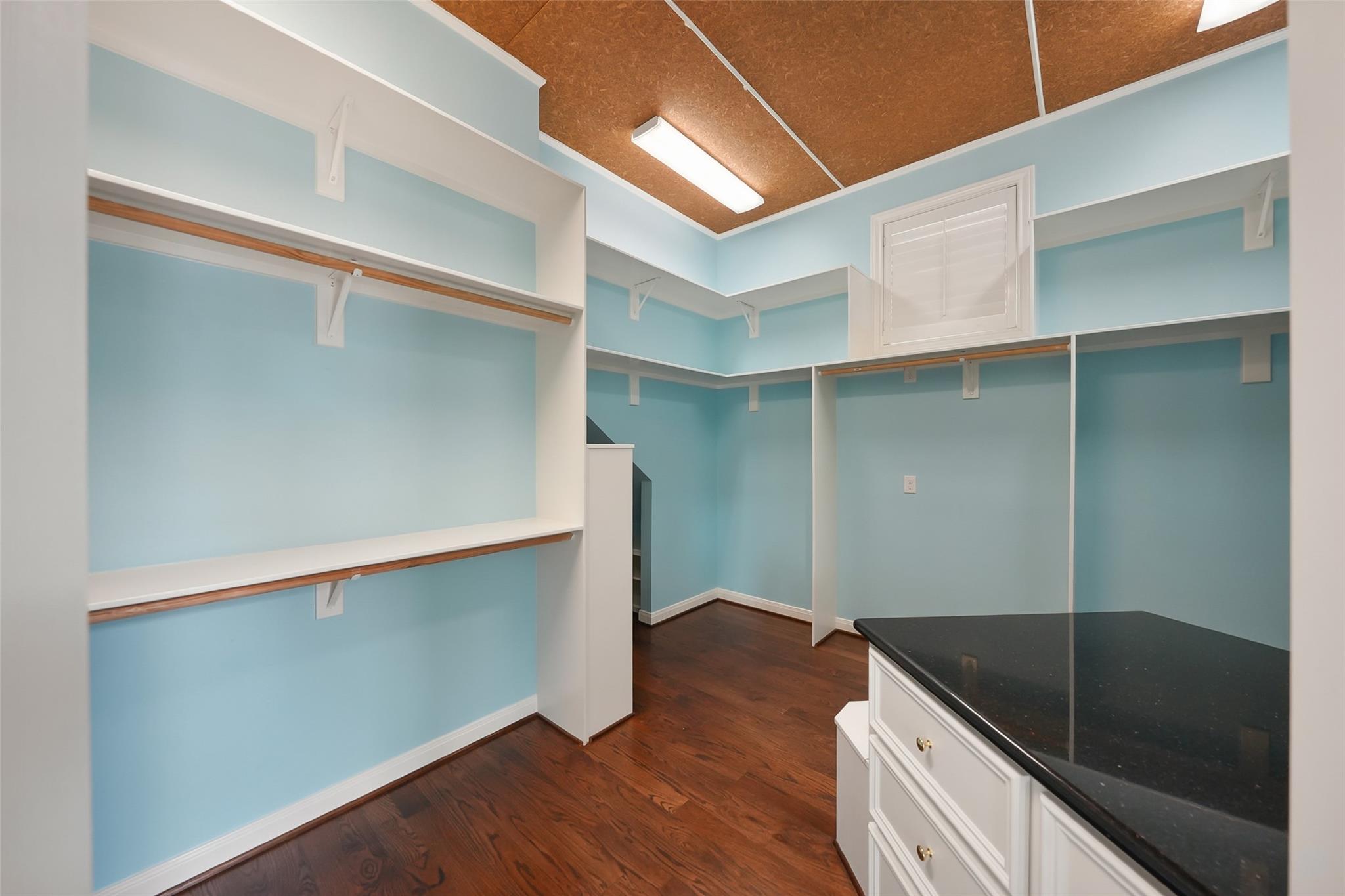 5607 Walnut Point Drive