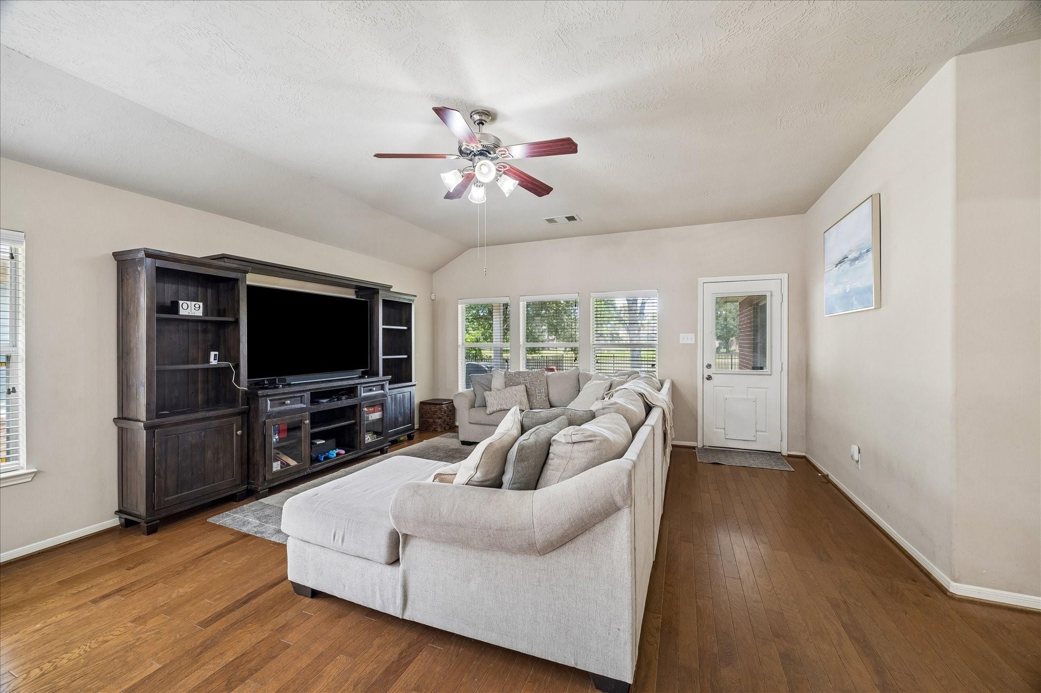 4527 Kenya Manor