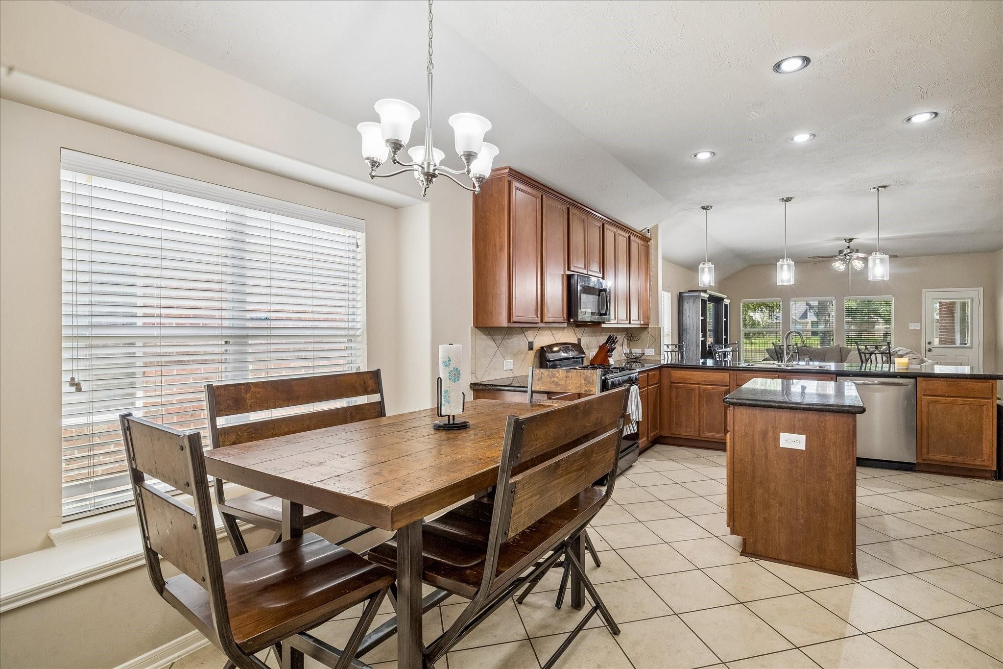 4527 Kenya Manor
