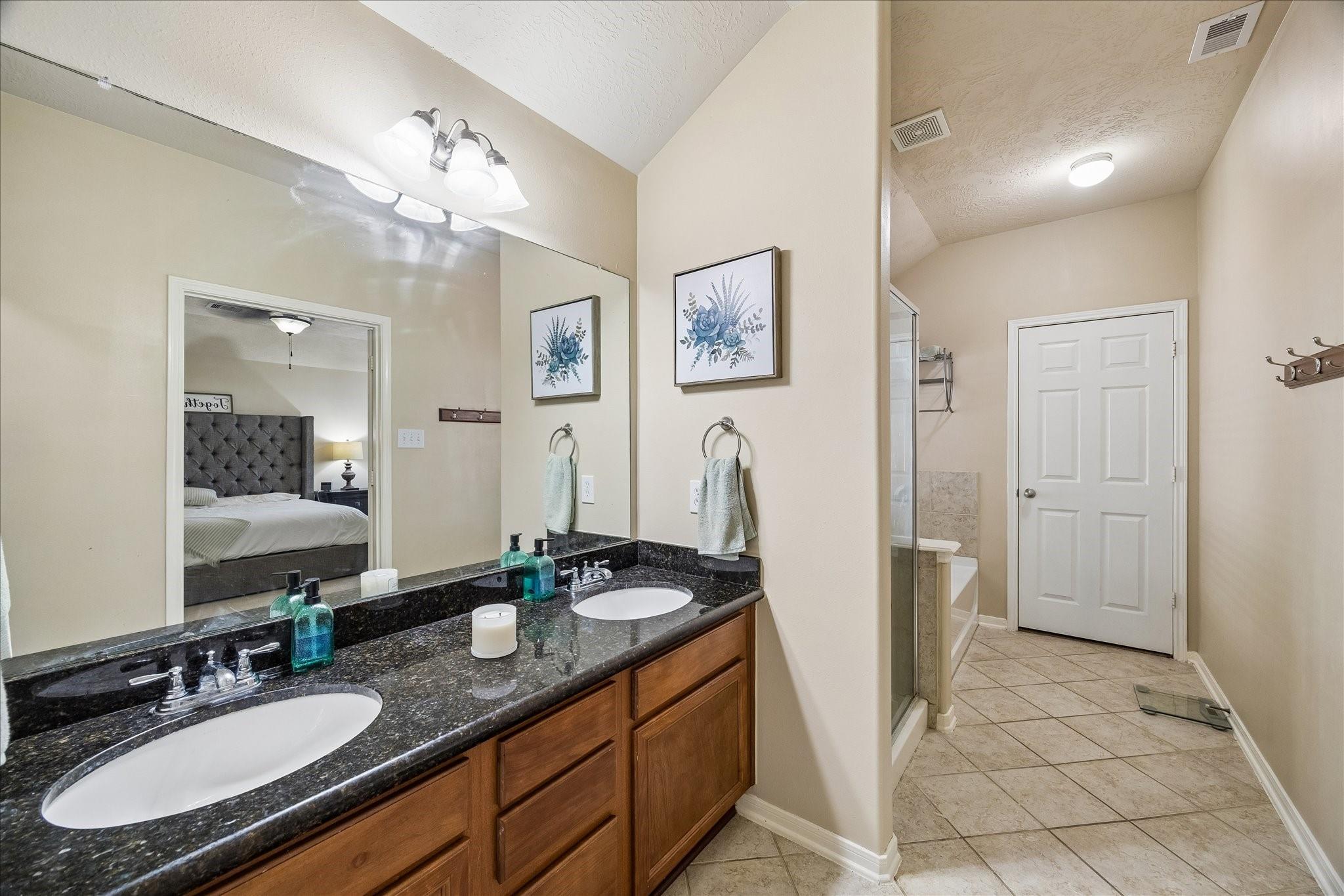 4527 Kenya Manor
