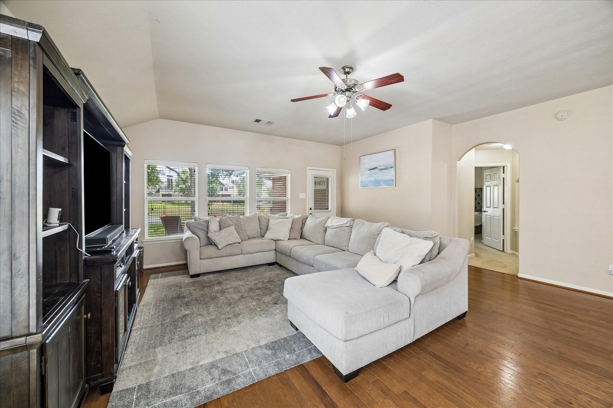 4527 Kenya Manor