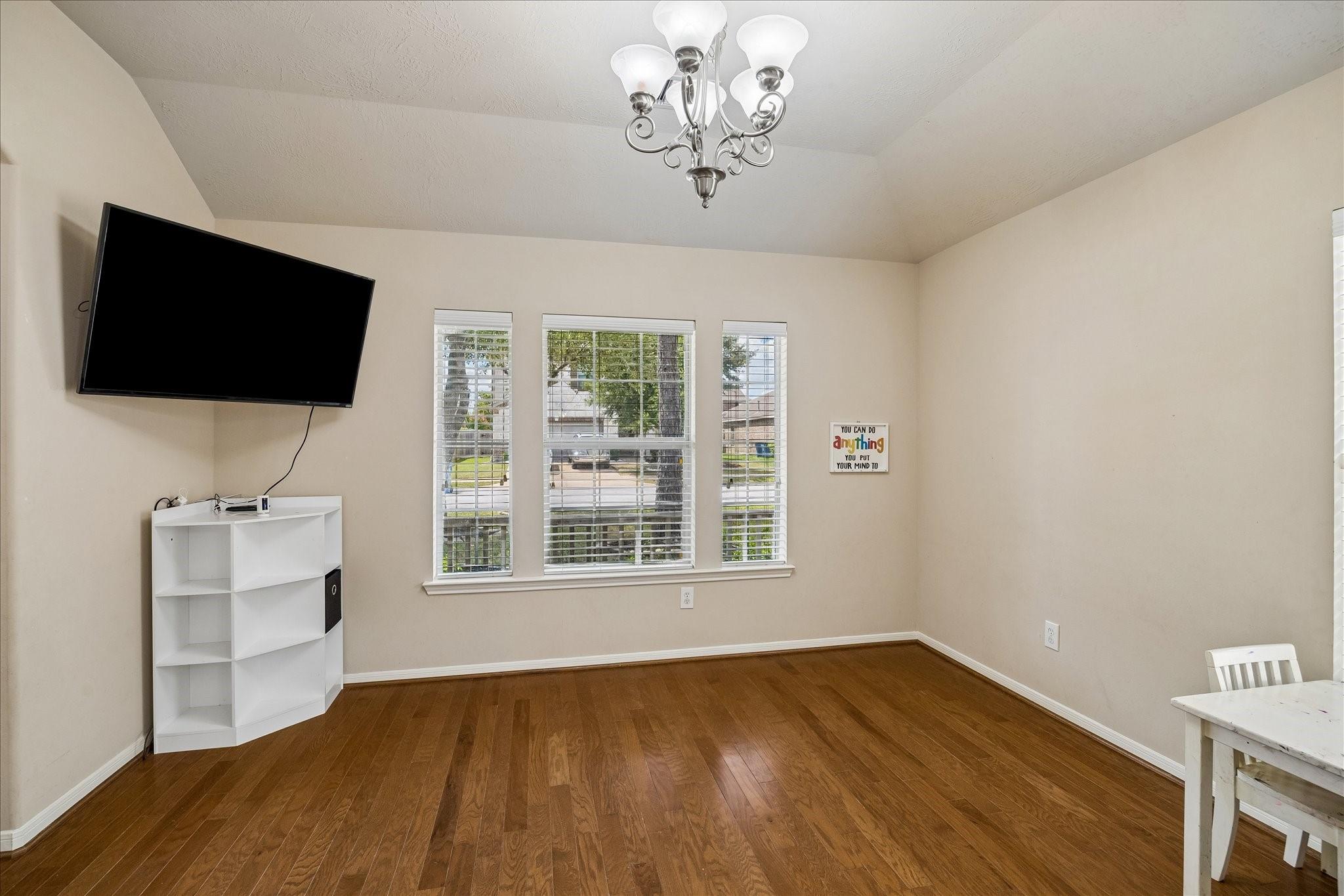 4527 Kenya Manor