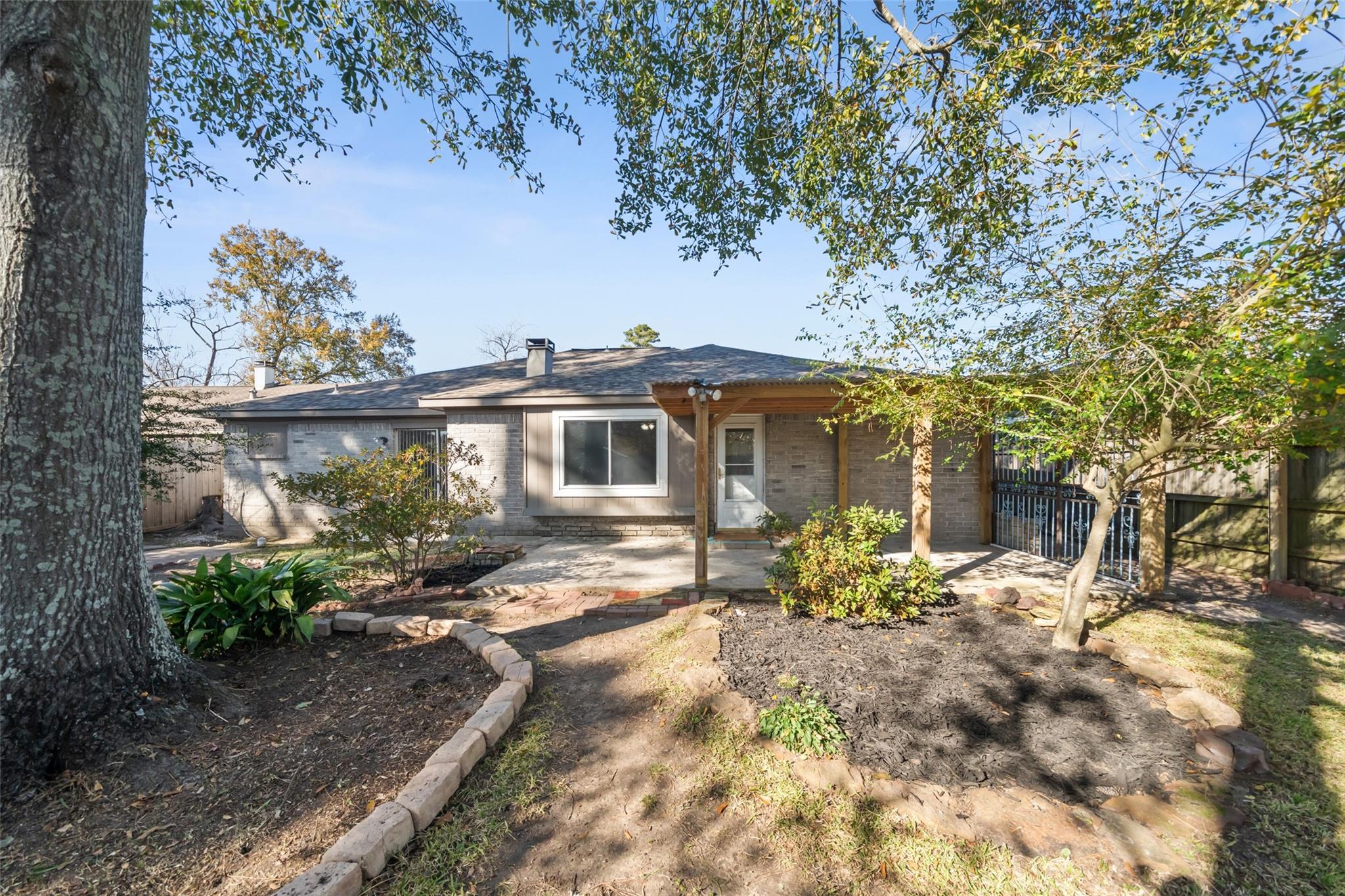 6930 Maple Fox Drive