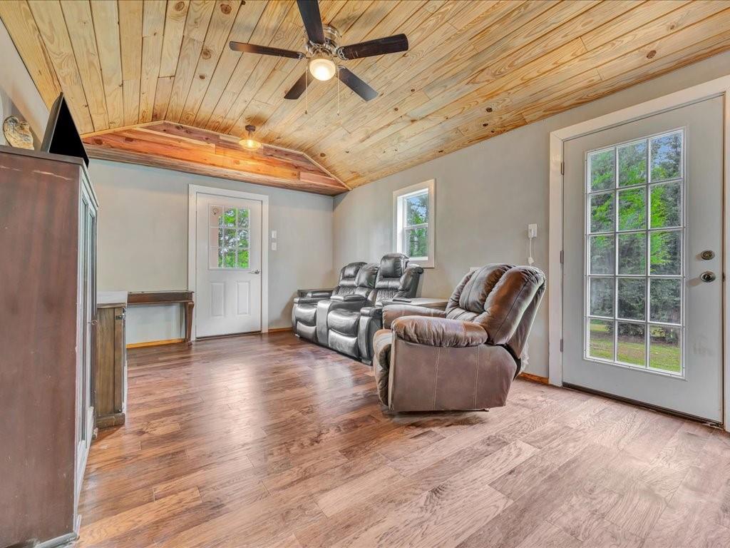 1949 County Road 2717