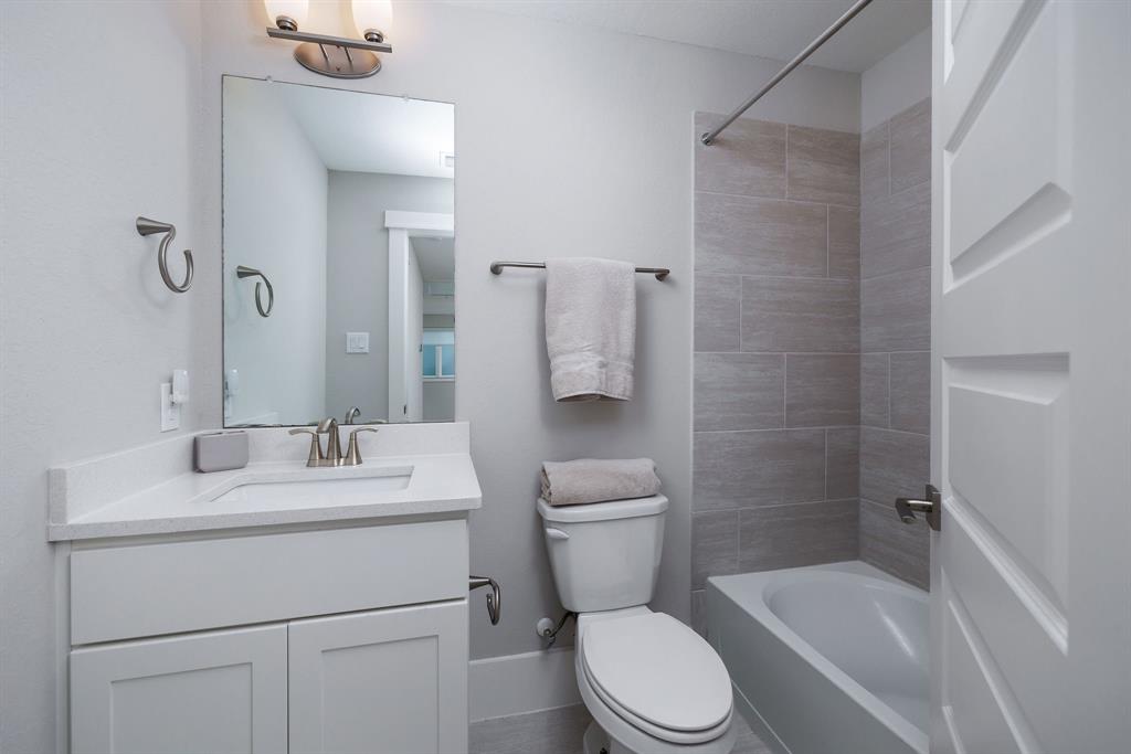 3204 Ridgeway Valley Lane