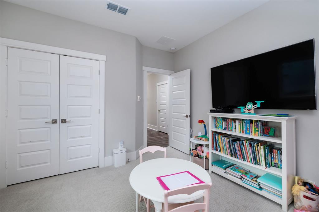 3204 Ridgeway Valley Lane