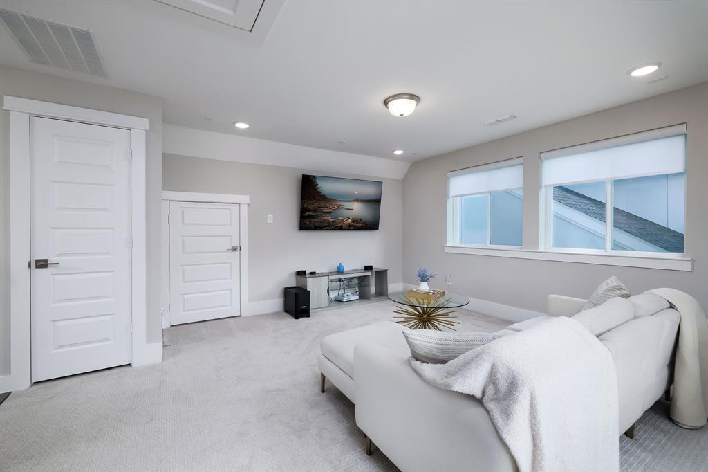 3204 Ridgeway Valley Lane
