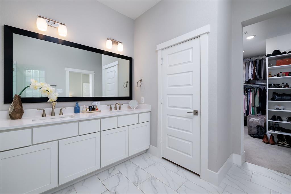 3204 Ridgeway Valley Lane