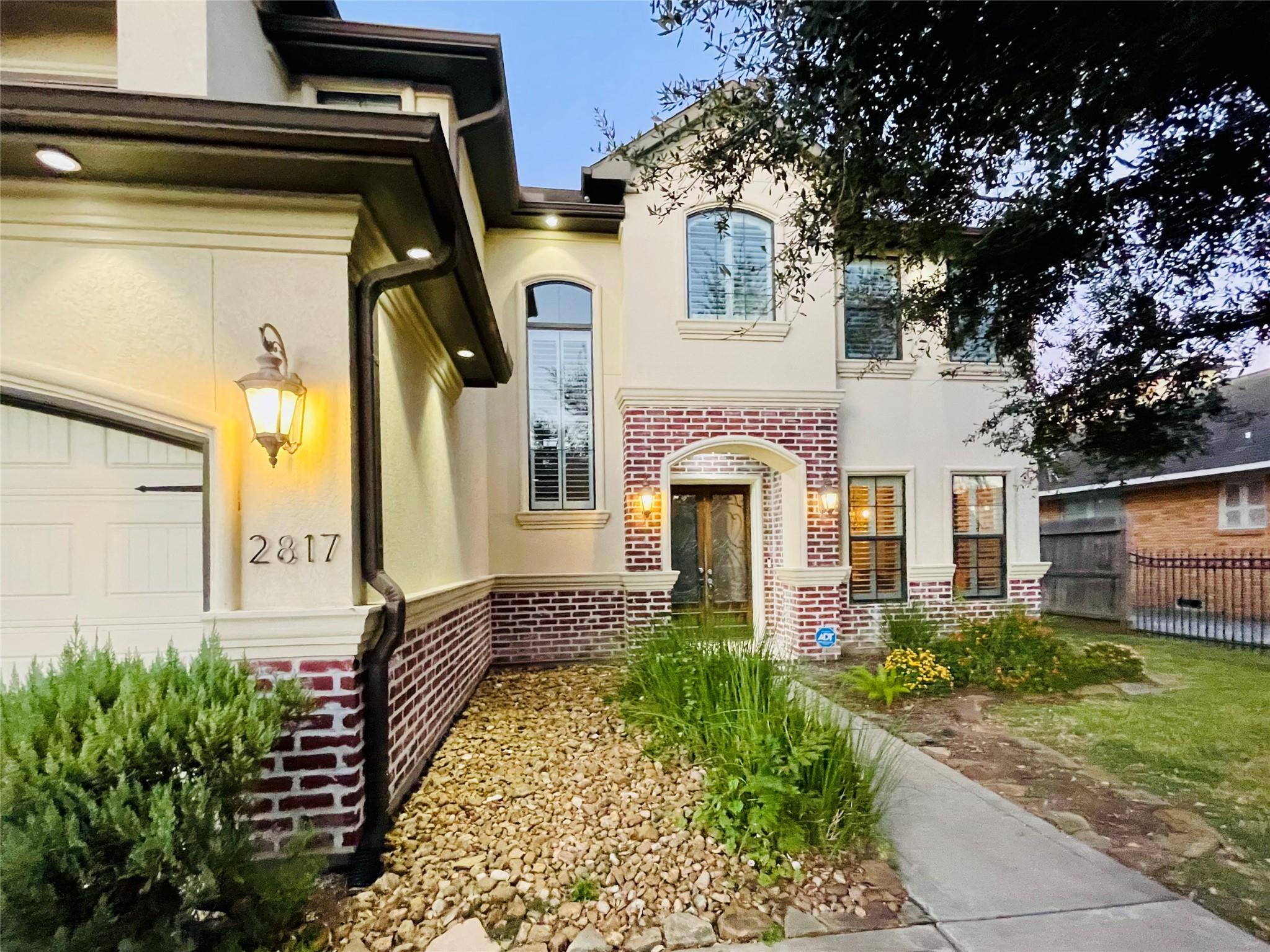2817 Rosewood Street