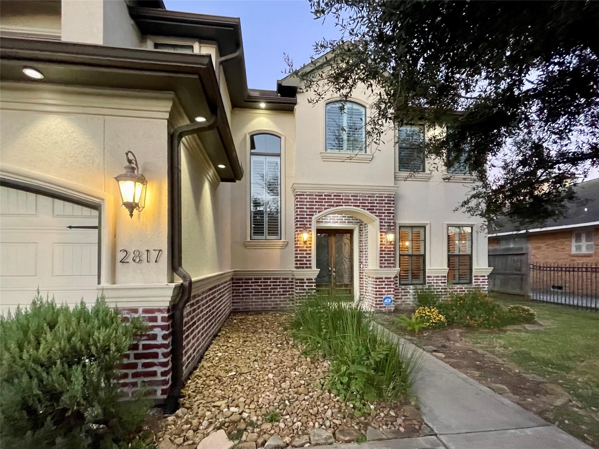 2817 Rosewood Street