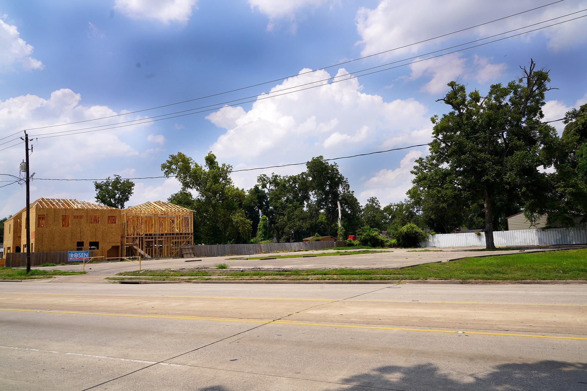 972 W Little York Rd Road NW