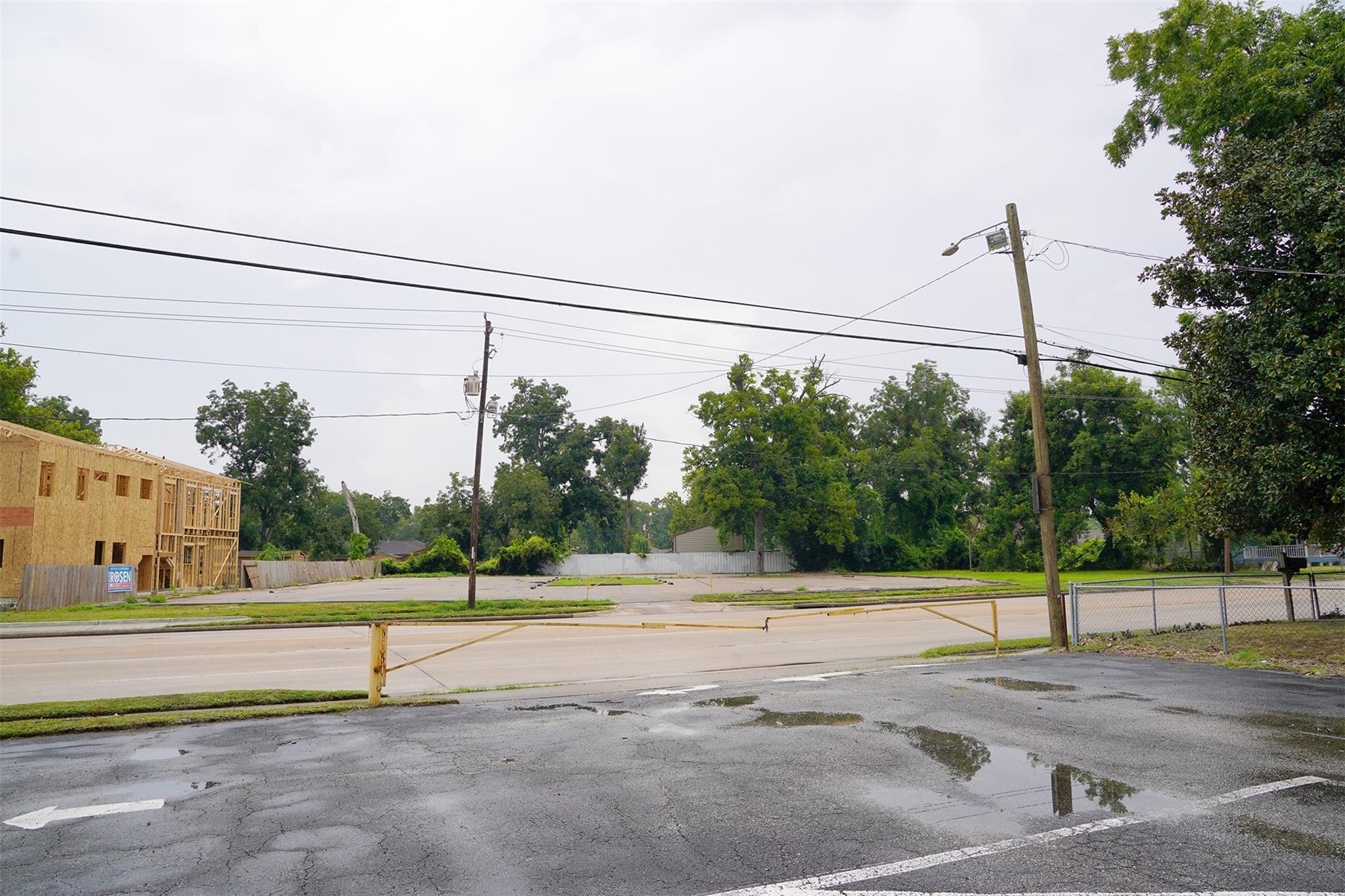 972 W Little York Rd Road NW